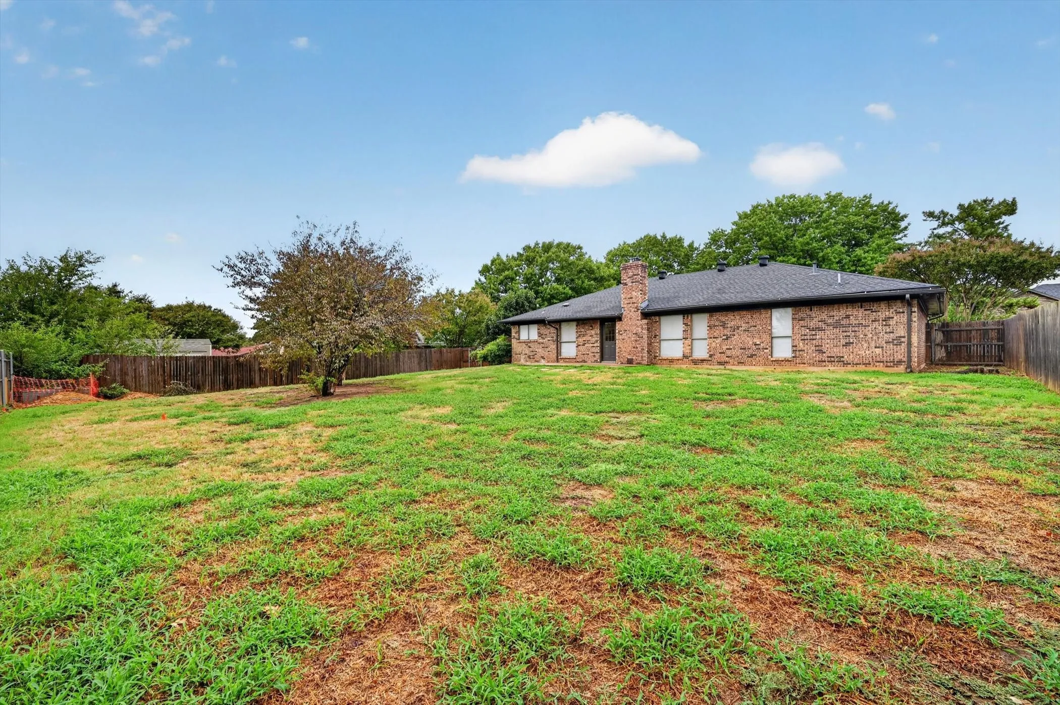 Single Family Residence For Sale in Tarrant County , 6804 Fair Meadows Drive, North Richland Hills, Texas 76182, 3 Bedroom, 2 Bathroom, 2 Garage spaces, 1,586 Sqft, built in 1983, mls#21395613, Real Estate Agent in North Richland Hills, Homes For Sale in Tarrant county, Homes For Sale in North Richland Hills, Realtor in North Richland Hills Texas, Real Estate Brokerage Independent Realty Texas, Luminita Cordes Realtor