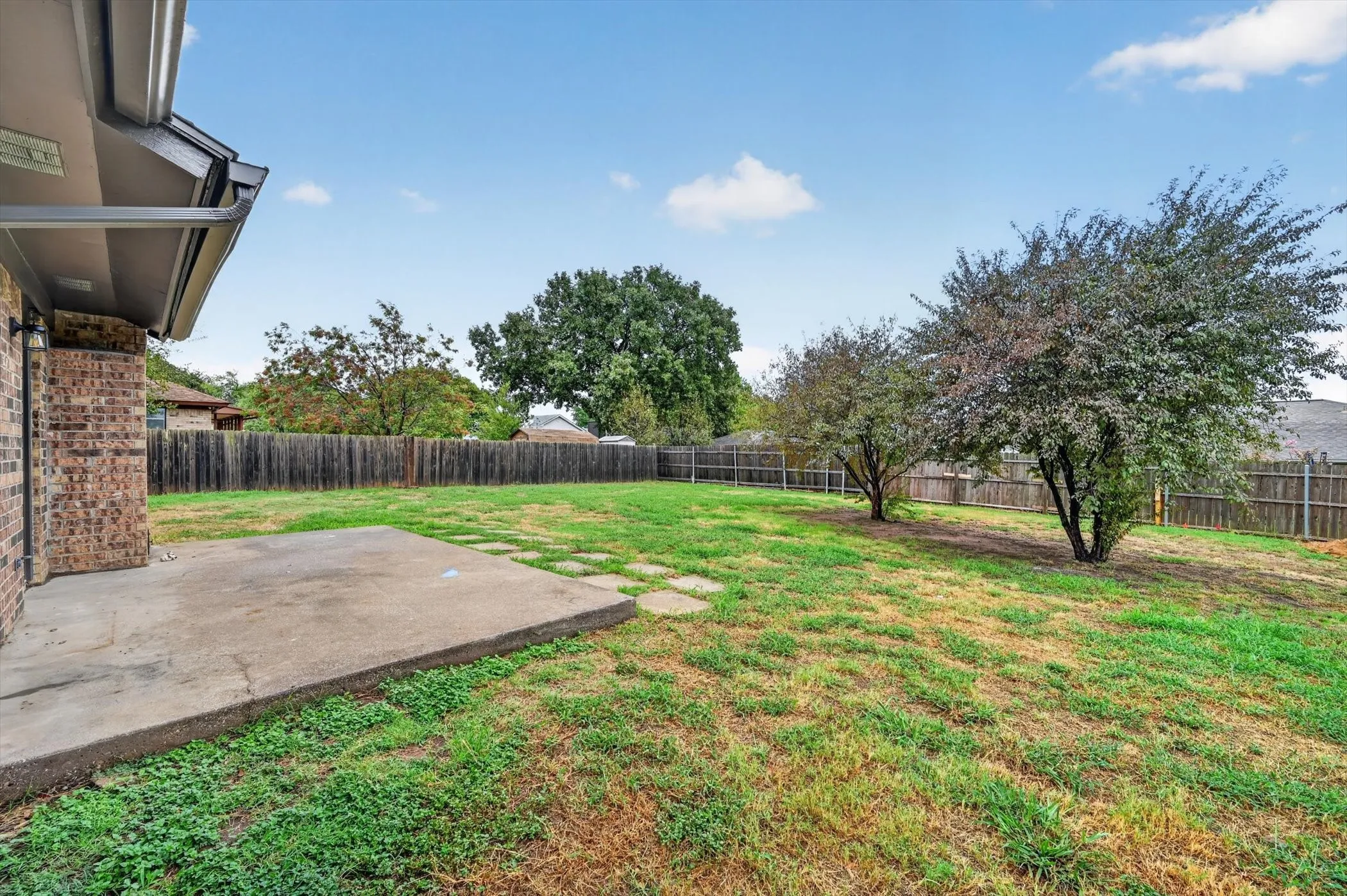 Single Family Residence For Sale in Tarrant County , 6804 Fair Meadows Drive, North Richland Hills, Texas 76182, 3 Bedroom, 2 Bathroom, 2 Garage spaces, 1,586 Sqft, built in 1983, mls#21395613, Real Estate Agent in North Richland Hills, Homes For Sale in Tarrant county, Homes For Sale in North Richland Hills, Realtor in North Richland Hills Texas, Real Estate Brokerage Independent Realty Texas, Luminita Cordes Realtor