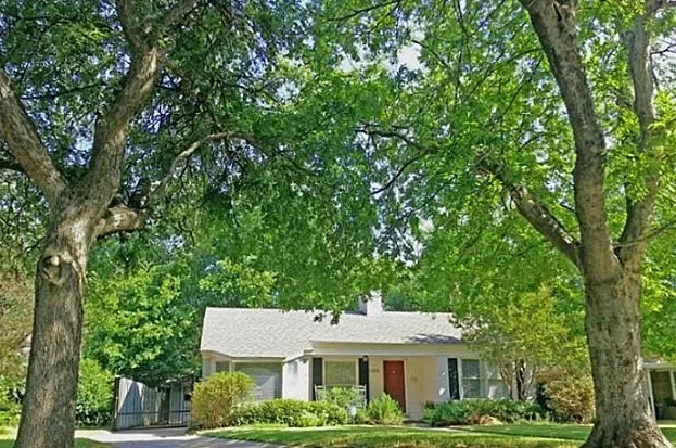 Single Family Residence For Rent in Tarrant County , 6436 Darwood Avenue, Fort Worth, Texas 76116, 2 Bedroom, 1 Bathroom, Garage spaces, 1,127 Sqft, built in 1942, mls#21400202, Real Estate Agent in Fort Worth, Homes For Rent in Tarrant county, Homes For Rent in Fort Worth, Realtor in Fort Worth Texas, Real Estate Brokerage Independent Realty Texas, Luminita Cordes Realtor