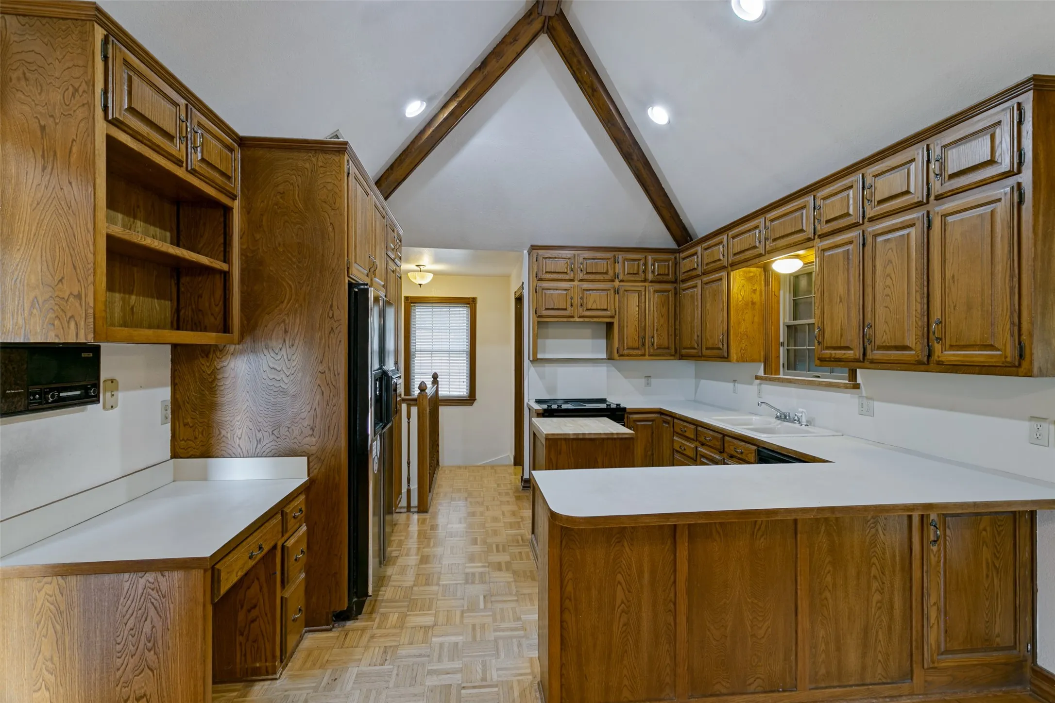 Single Family Residence For Sale in Parker County , 201 Squaw Creek Road, Willow Park, Texas 76087, 3 Bedroom, 3 Bathroom, 2 Garage spaces, 2,306 Sqft, built in 1985, mls#21398286, Real Estate Agent in Willow Park, Homes For Sale in Parker county, Homes For Sale in Willow Park, Realtor in Willow Park Texas, Real Estate Brokerage Independent Realty Texas, Luminita Cordes Realtor