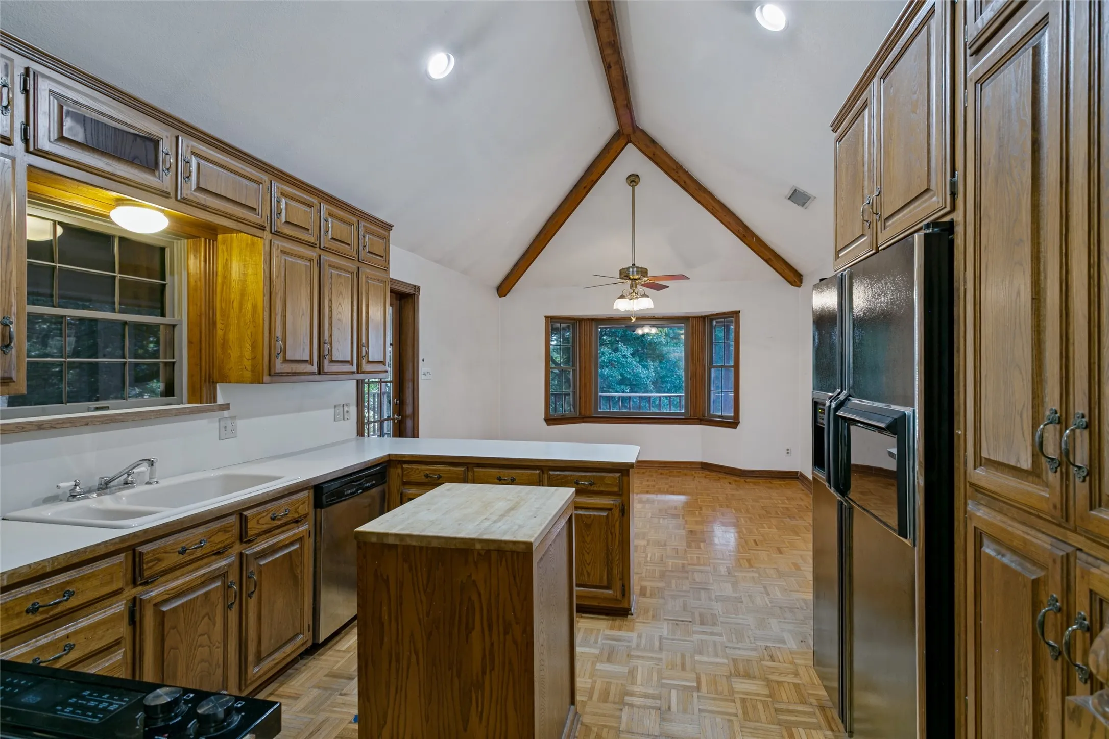 Single Family Residence For Sale in Parker County , 201 Squaw Creek Road, Willow Park, Texas 76087, 3 Bedroom, 3 Bathroom, 2 Garage spaces, 2,306 Sqft, built in 1985, mls#21398286, Real Estate Agent in Willow Park, Homes For Sale in Parker county, Homes For Sale in Willow Park, Realtor in Willow Park Texas, Real Estate Brokerage Independent Realty Texas, Luminita Cordes Realtor