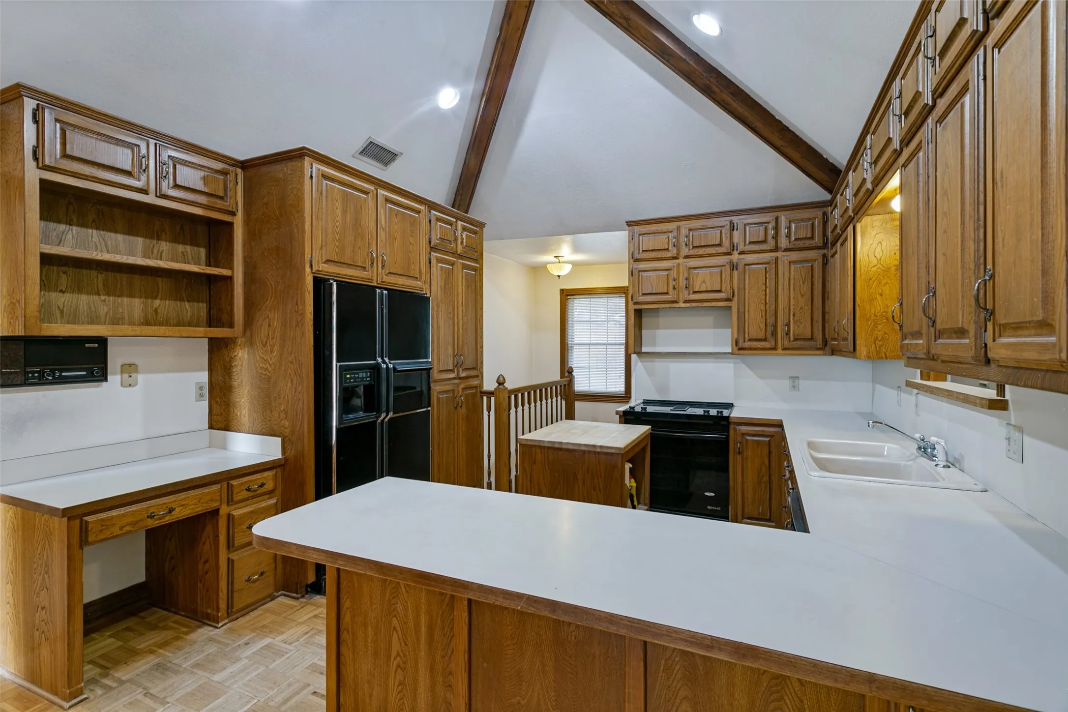 Single Family Residence For Sale in Parker County , 201 Squaw Creek Road, Willow Park, Texas 76087, 3 Bedroom, 3 Bathroom, 2 Garage spaces, 2,306 Sqft, built in 1985, mls#21398286, Real Estate Agent in Willow Park, Homes For Sale in Parker county, Homes For Sale in Willow Park, Realtor in Willow Park Texas, Real Estate Brokerage Independent Realty Texas, Luminita Cordes Realtor