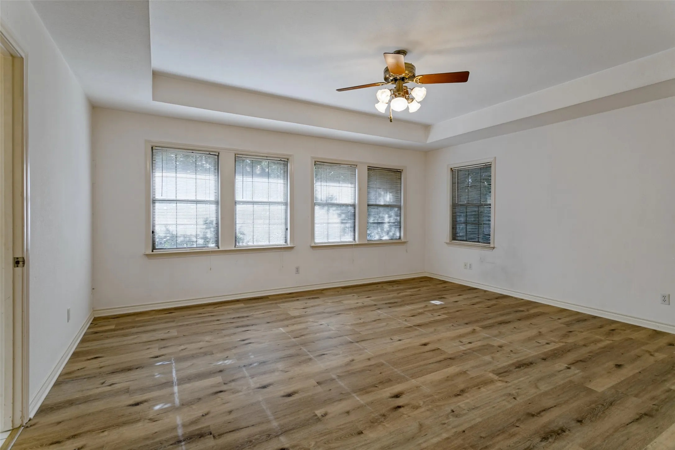 Single Family Residence For Sale in Parker County , 201 Squaw Creek Road, Willow Park, Texas 76087, 3 Bedroom, 3 Bathroom, 2 Garage spaces, 2,306 Sqft, built in 1985, mls#21398286, Real Estate Agent in Willow Park, Homes For Sale in Parker county, Homes For Sale in Willow Park, Realtor in Willow Park Texas, Real Estate Brokerage Independent Realty Texas, Luminita Cordes Realtor