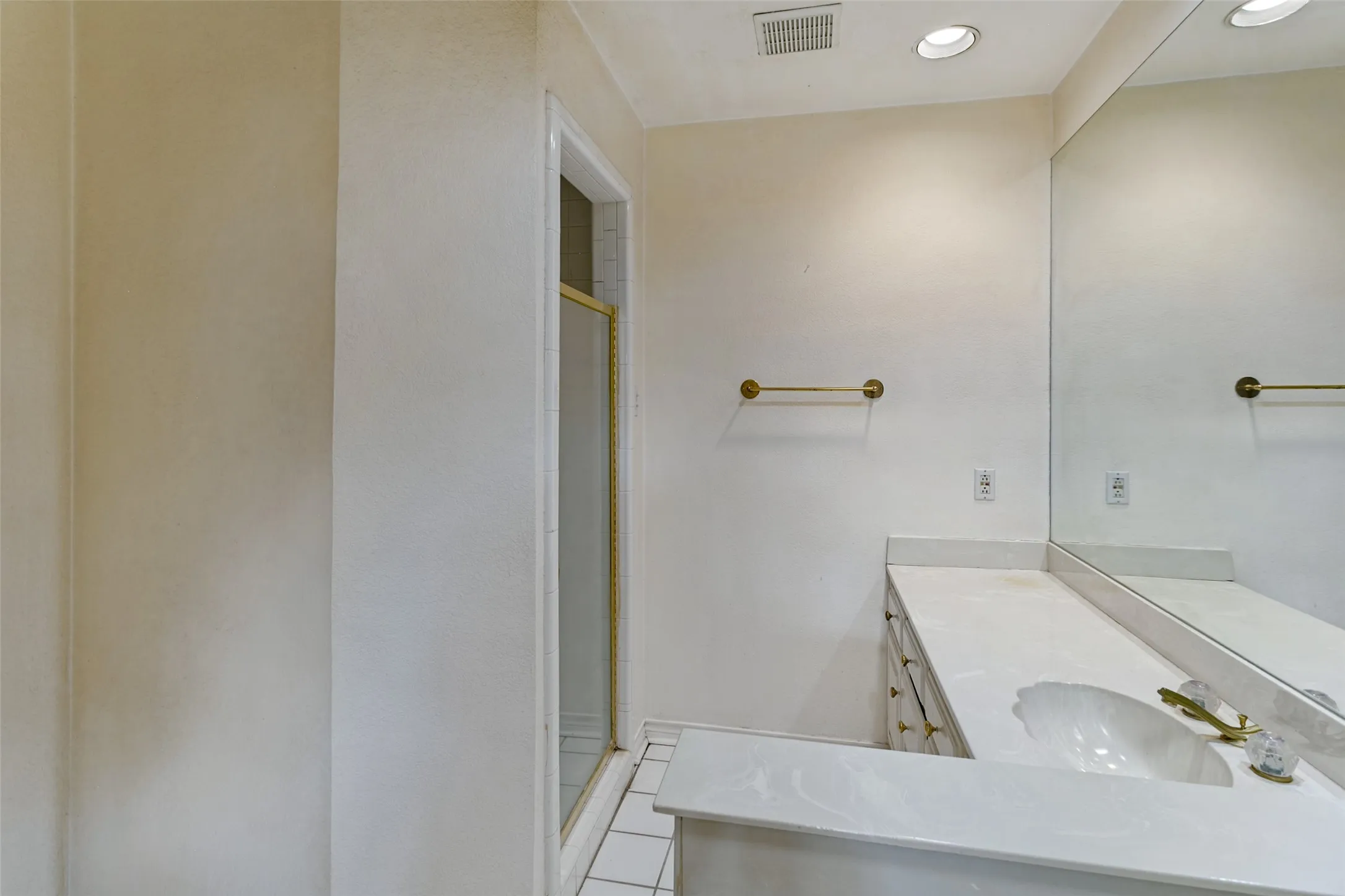 Single Family Residence For Sale in Parker County , 201 Squaw Creek Road, Willow Park, Texas 76087, 3 Bedroom, 3 Bathroom, 2 Garage spaces, 2,306 Sqft, built in 1985, mls#21398286, Real Estate Agent in Willow Park, Homes For Sale in Parker county, Homes For Sale in Willow Park, Realtor in Willow Park Texas, Real Estate Brokerage Independent Realty Texas, Luminita Cordes Realtor