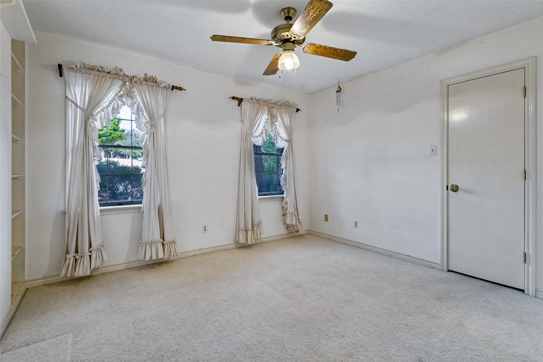 Single Family Residence For Sale in Parker County , 201 Squaw Creek Road, Willow Park, Texas 76087, 3 Bedroom, 3 Bathroom, 2 Garage spaces, 2,306 Sqft, built in 1985, mls#21398286, Real Estate Agent in Willow Park, Homes For Sale in Parker county, Homes For Sale in Willow Park, Realtor in Willow Park Texas, Real Estate Brokerage Independent Realty Texas, Luminita Cordes Realtor