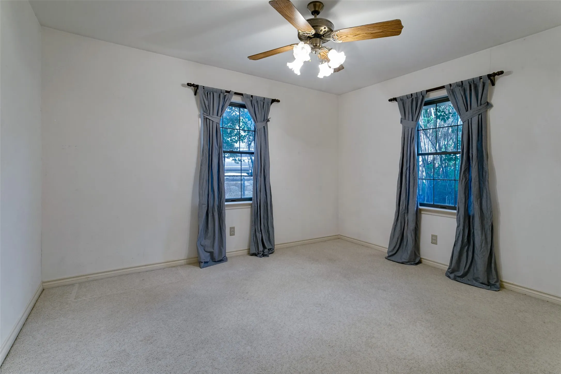 Single Family Residence For Sale in Parker County , 201 Squaw Creek Road, Willow Park, Texas 76087, 3 Bedroom, 3 Bathroom, 2 Garage spaces, 2,306 Sqft, built in 1985, mls#21398286, Real Estate Agent in Willow Park, Homes For Sale in Parker county, Homes For Sale in Willow Park, Realtor in Willow Park Texas, Real Estate Brokerage Independent Realty Texas, Luminita Cordes Realtor
