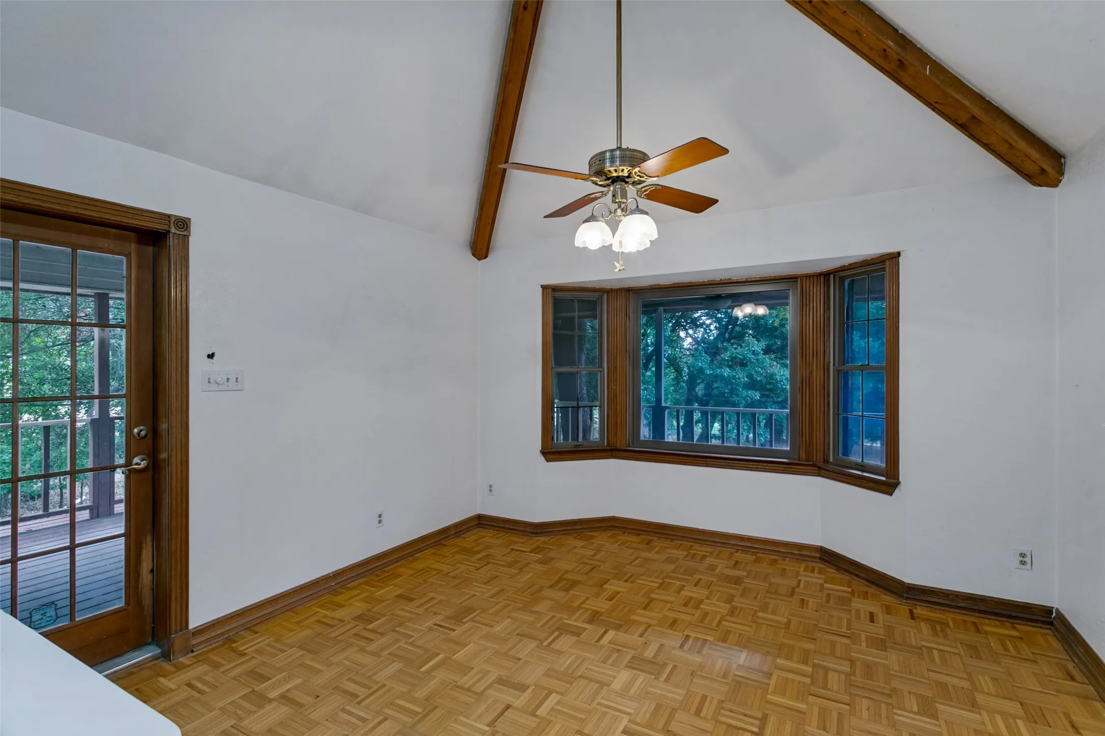 Single Family Residence For Sale in Parker County , 201 Squaw Creek Road, Willow Park, Texas 76087, 3 Bedroom, 3 Bathroom, 2 Garage spaces, 2,306 Sqft, built in 1985, mls#21398286, Real Estate Agent in Willow Park, Homes For Sale in Parker county, Homes For Sale in Willow Park, Realtor in Willow Park Texas, Real Estate Brokerage Independent Realty Texas, Luminita Cordes Realtor