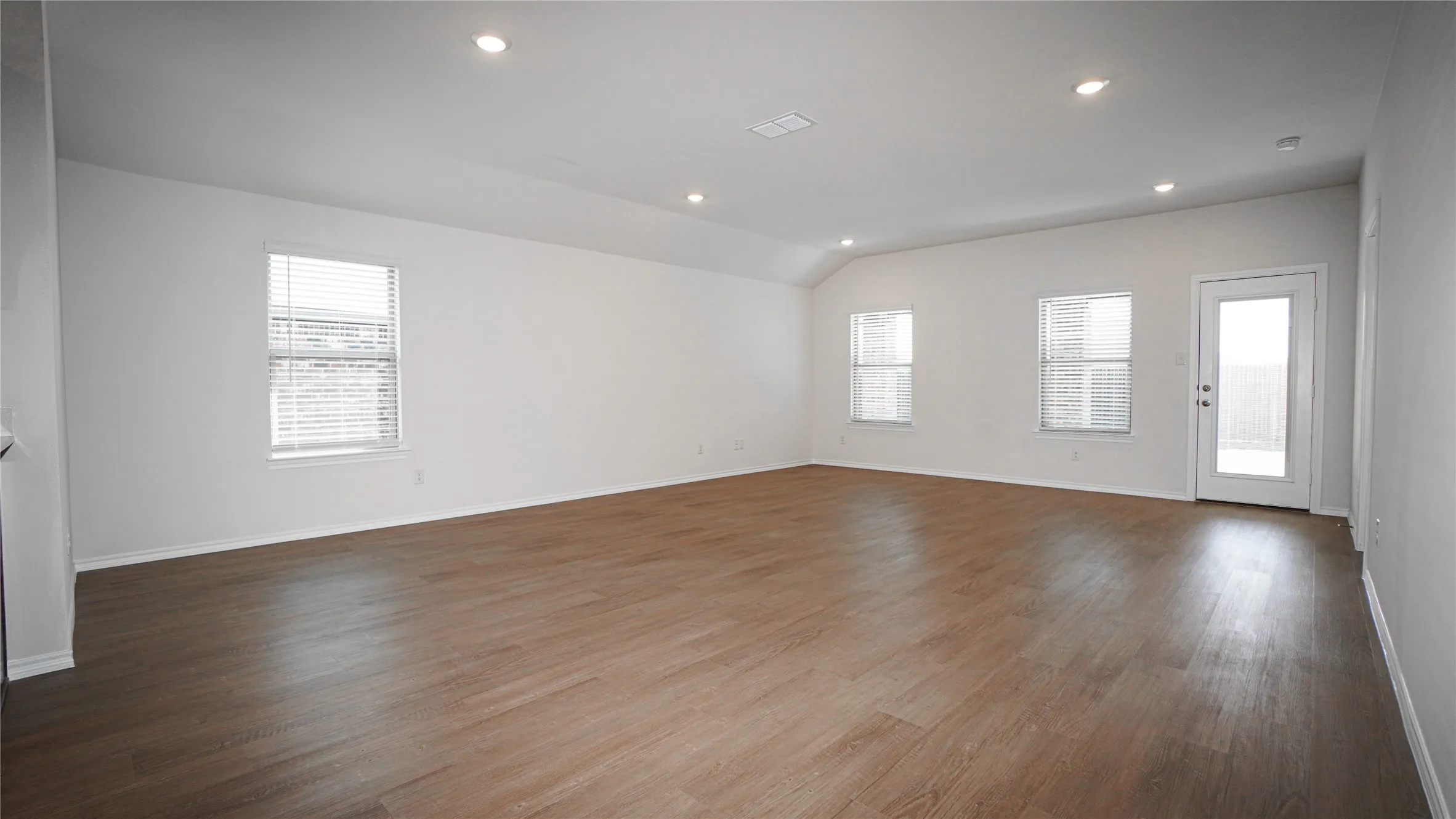 Single Family Residence For Rent in Hunt County , 2900 Lawson Drive, Royse City, Texas 75189, 4 Bedroom, 2 Bathroom, 2 Garage spaces, 2,107 Sqft, built in 2026, mls#21398588, Real Estate Agent in Royse City, Homes For Rent in Hunt county, Homes For Rent in Royse City, Realtor in Royse City Texas, Real Estate Brokerage Independent Realty Texas, Luminita Cordes Realtor