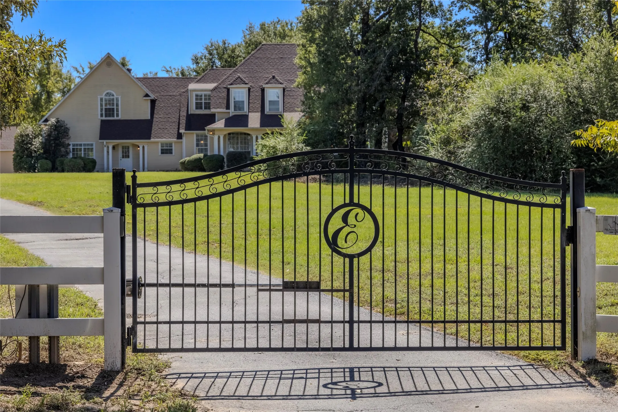 Single Family Residence For Sale in Hopkins County , 1200 County Road 2307, Sulphur Springs, Texas 75482, 5 Bedroom, 5 Bathroom, 9 Garage spaces, 5,359 Sqft, built in 1997, mls#21369244, Real Estate Agent in Sulphur Springs, Homes For Sale in Hopkins county, Homes For Sale in Sulphur Springs, Realtor in Sulphur Springs Texas, Real Estate Brokerage Independent Realty Texas, Luminita Cordes Realtor