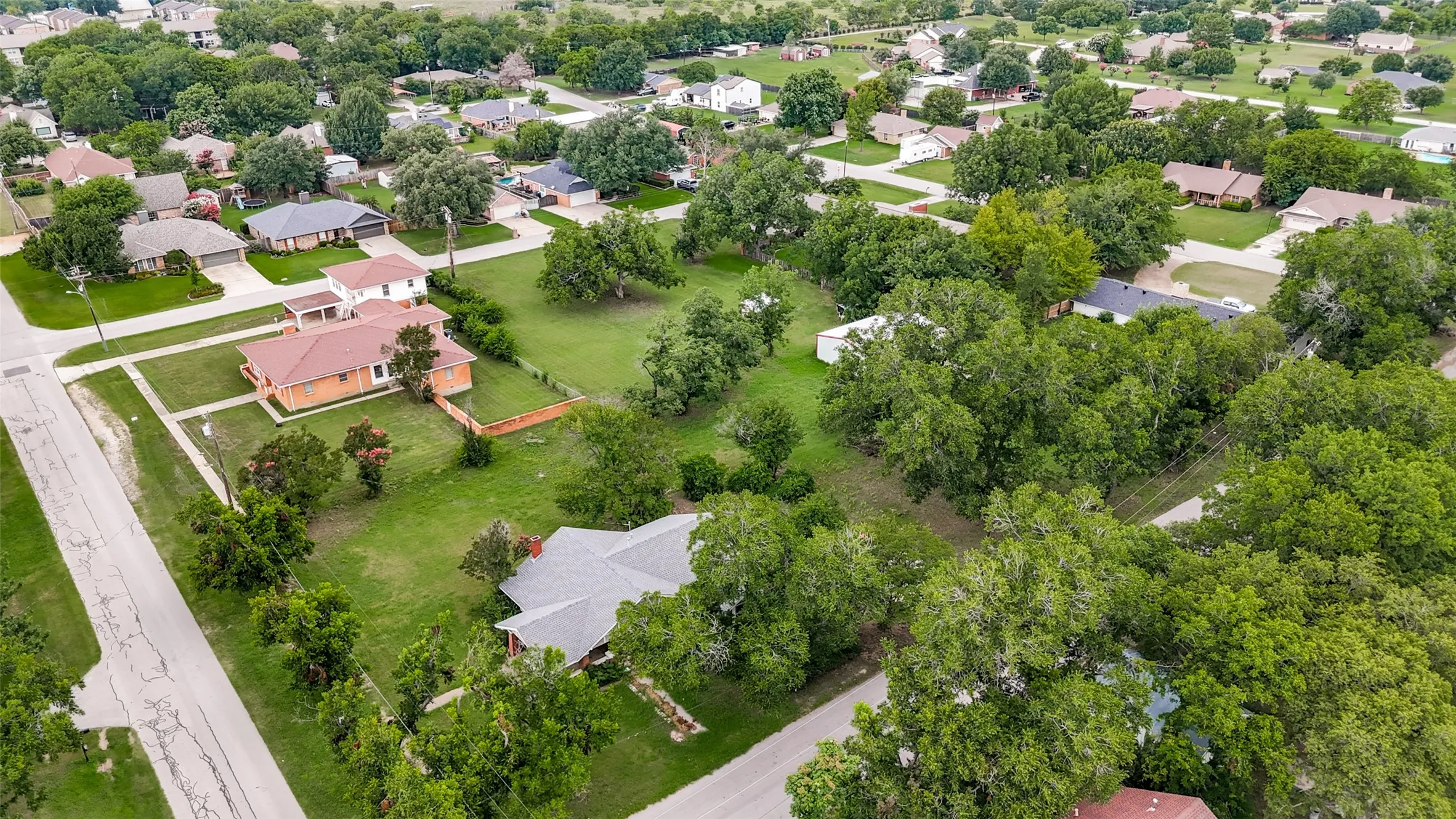 Single Family Residence For Sale in Denton County , 618 W 5th Street, Justin, Texas 76247, 3 Bedroom, 2 Bathroom, 2 Garage spaces, 2,631 Sqft, built in 1954, mls#21399699, Real Estate Agent in Justin, Homes For Sale in Denton county, Homes For Sale in Justin, Realtor in Justin Texas, Real Estate Brokerage Independent Realty Texas, Luminita Cordes Realtor