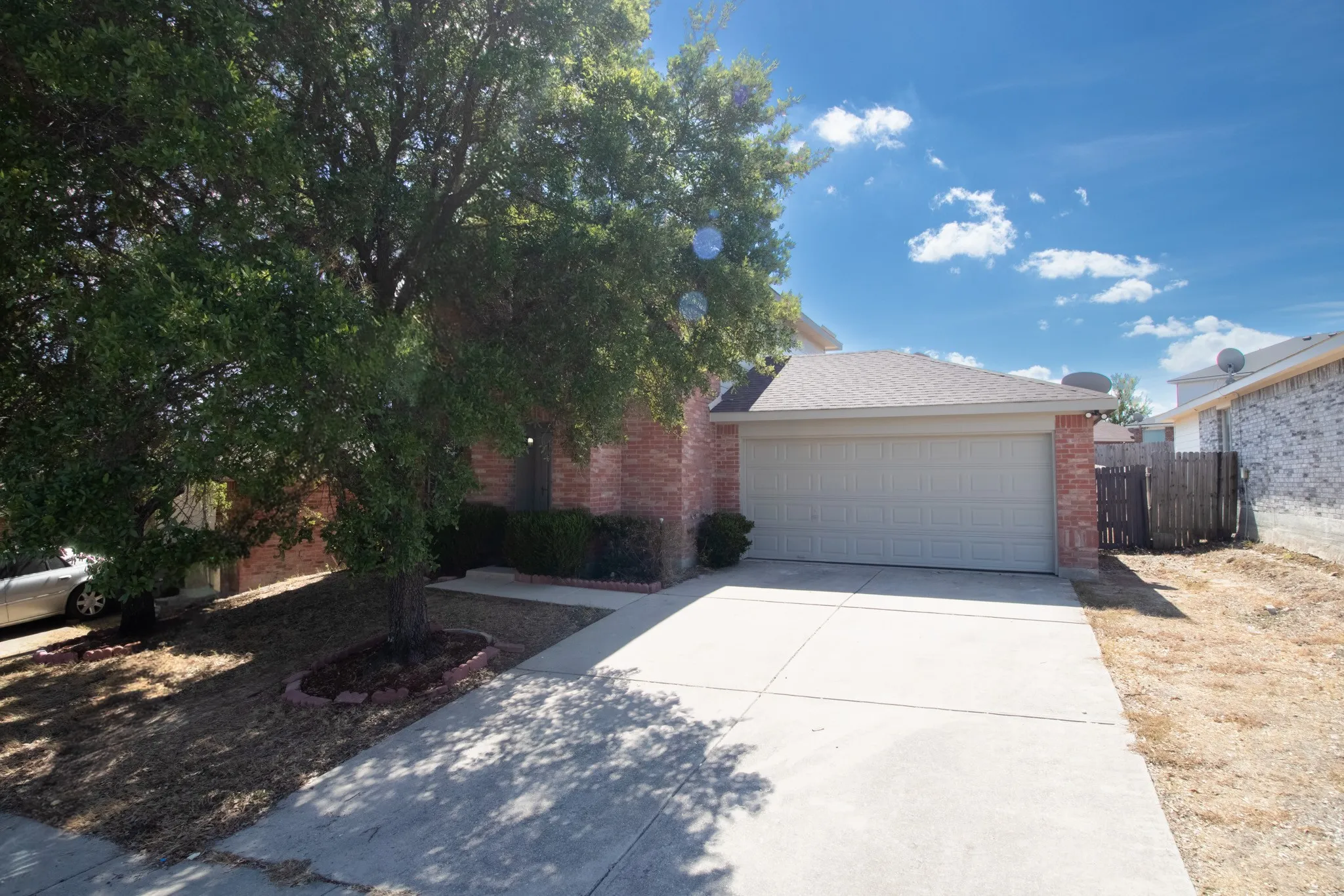 Single Family Residence For Rent in Dallas County , 1626 Sax Leigh Drive, Dallas, Texas 75241, 3 Bedroom, 3 Bathroom, 2 Garage spaces, 1,494 Sqft, built in 2004, mls#21396324, Real Estate Agent in Dallas, Homes For Rent in Dallas county, Homes For Rent in Dallas, Realtor in Dallas Texas, Real Estate Brokerage Independent Realty Texas, Luminita Cordes Realtor