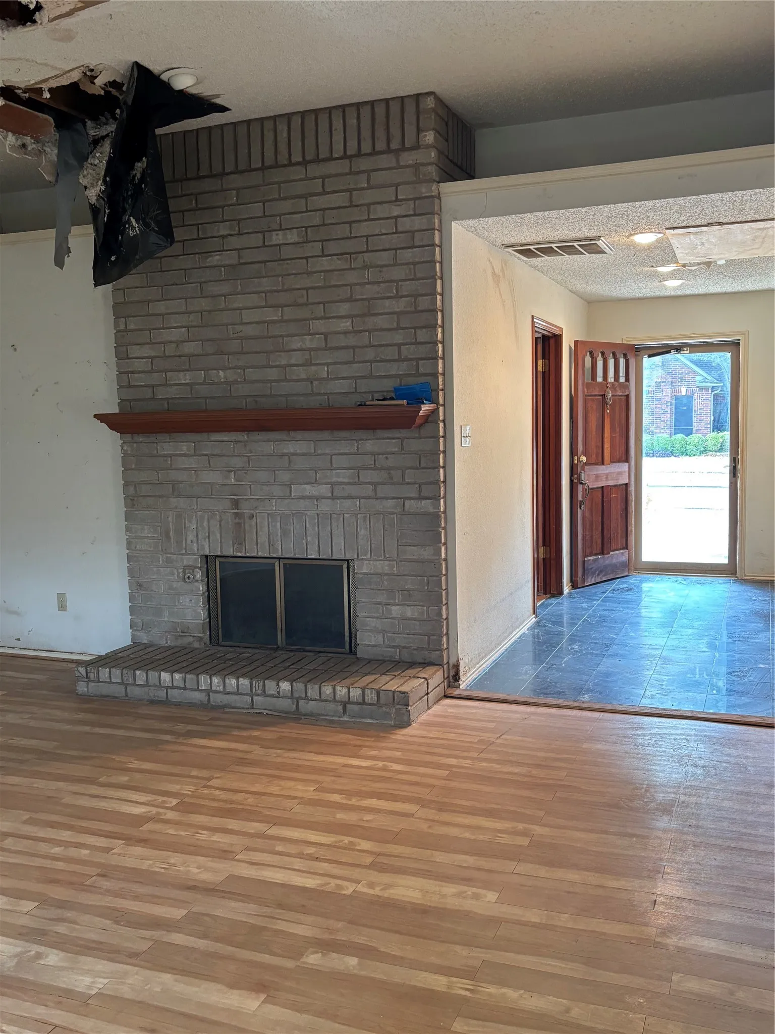 Single Family Residence For Sale in Dallas County , 2524 Heatherdale Drive, Mesquite, Texas 75150, 3 Bedroom, 3 Bathroom, 2 Garage spaces, 2,142 Sqft, built in 1987, mls#21400221, Real Estate Agent in Mesquite, Homes For Sale in Dallas county, Homes For Sale in Mesquite, Realtor in Mesquite Texas, Real Estate Brokerage Independent Realty Texas, Luminita Cordes Realtor