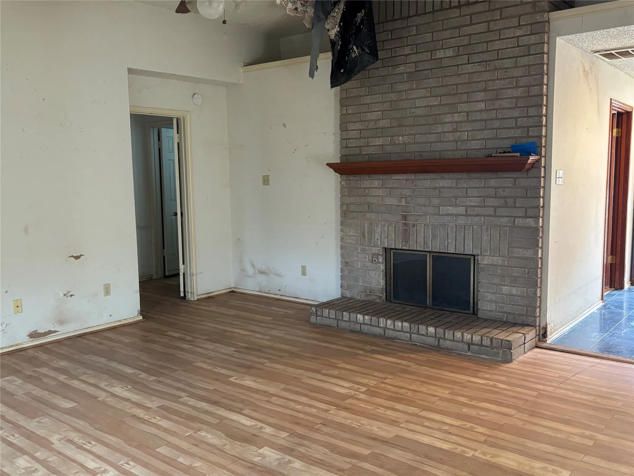 Single Family Residence For Sale in Dallas County , 2524 Heatherdale Drive, Mesquite, Texas 75150, 3 Bedroom, 3 Bathroom, 2 Garage spaces, 2,142 Sqft, built in 1987, mls#21400221, Real Estate Agent in Mesquite, Homes For Sale in Dallas county, Homes For Sale in Mesquite, Realtor in Mesquite Texas, Real Estate Brokerage Independent Realty Texas, Luminita Cordes Realtor