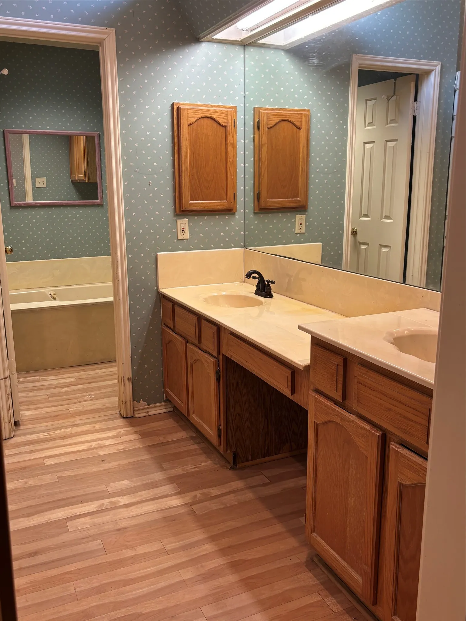 Single Family Residence For Sale in Dallas County , 2524 Heatherdale Drive, Mesquite, Texas 75150, 3 Bedroom, 3 Bathroom, 2 Garage spaces, 2,142 Sqft, built in 1987, mls#21400221, Real Estate Agent in Mesquite, Homes For Sale in Dallas county, Homes For Sale in Mesquite, Realtor in Mesquite Texas, Real Estate Brokerage Independent Realty Texas, Luminita Cordes Realtor