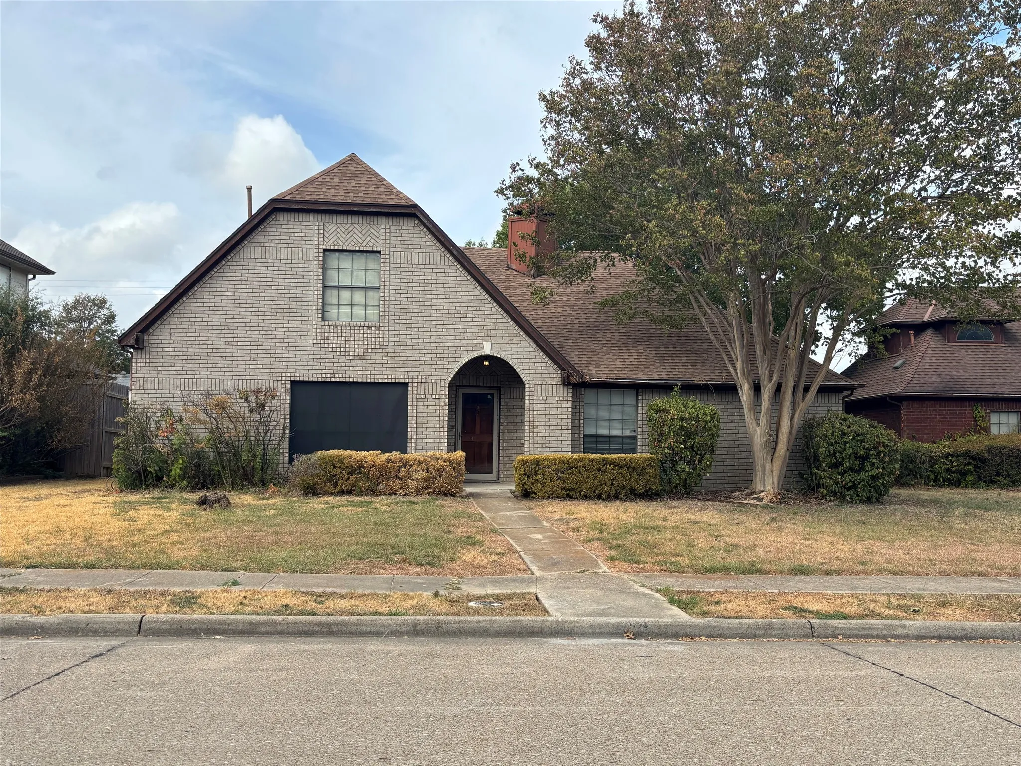 Single Family Residence For Sale in Dallas County , 2524 Heatherdale Drive, Mesquite, Texas 75150, 3 Bedroom, 3 Bathroom, 2 Garage spaces, 2,142 Sqft, built in 1987, mls#21400221, Real Estate Agent in Mesquite, Homes For Sale in Dallas county, Homes For Sale in Mesquite, Realtor in Mesquite Texas, Real Estate Brokerage Independent Realty Texas, Luminita Cordes Realtor