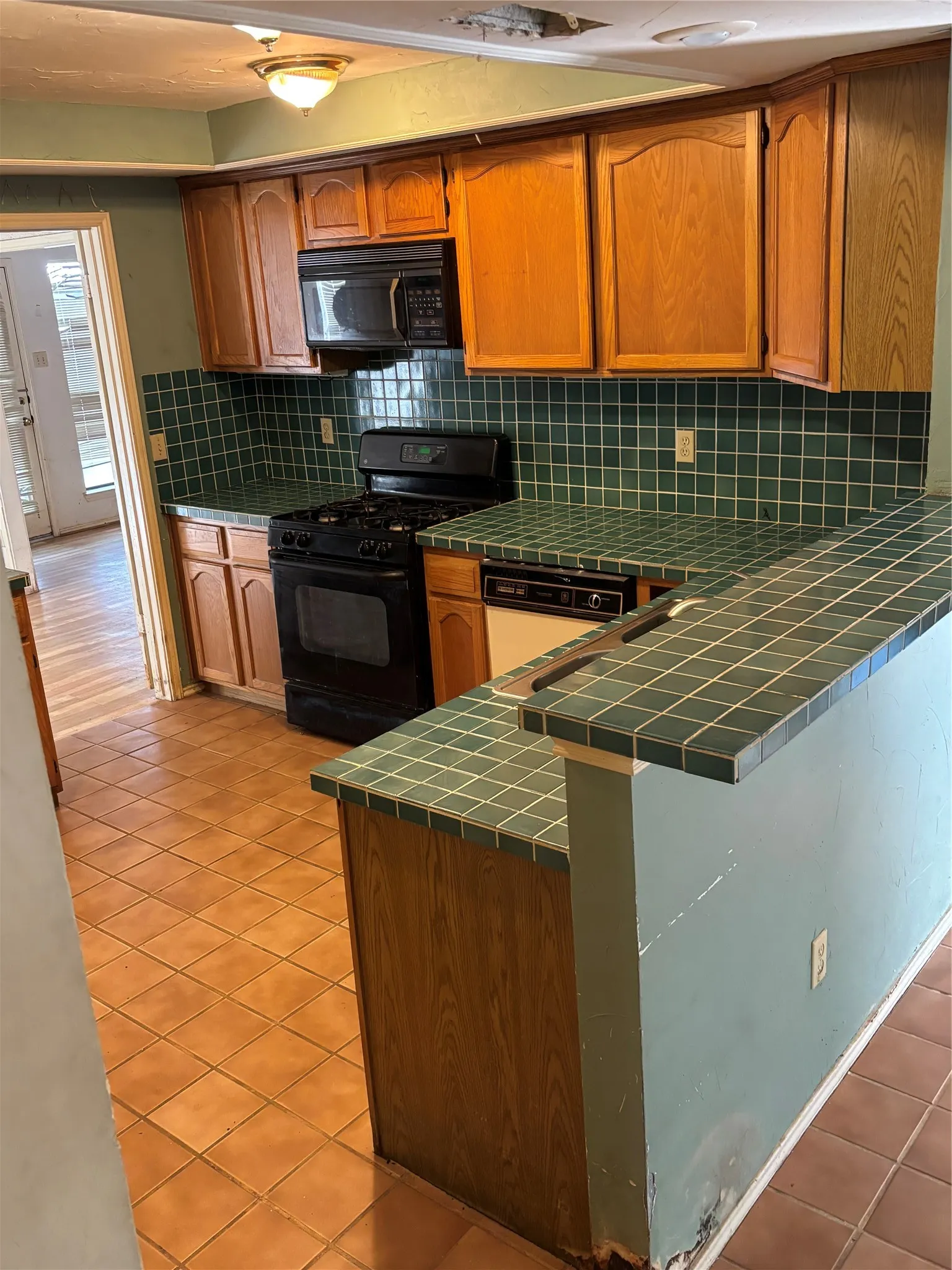 Single Family Residence For Sale in Dallas County , 2524 Heatherdale Drive, Mesquite, Texas 75150, 3 Bedroom, 3 Bathroom, 2 Garage spaces, 2,142 Sqft, built in 1987, mls#21400221, Real Estate Agent in Mesquite, Homes For Sale in Dallas county, Homes For Sale in Mesquite, Realtor in Mesquite Texas, Real Estate Brokerage Independent Realty Texas, Luminita Cordes Realtor