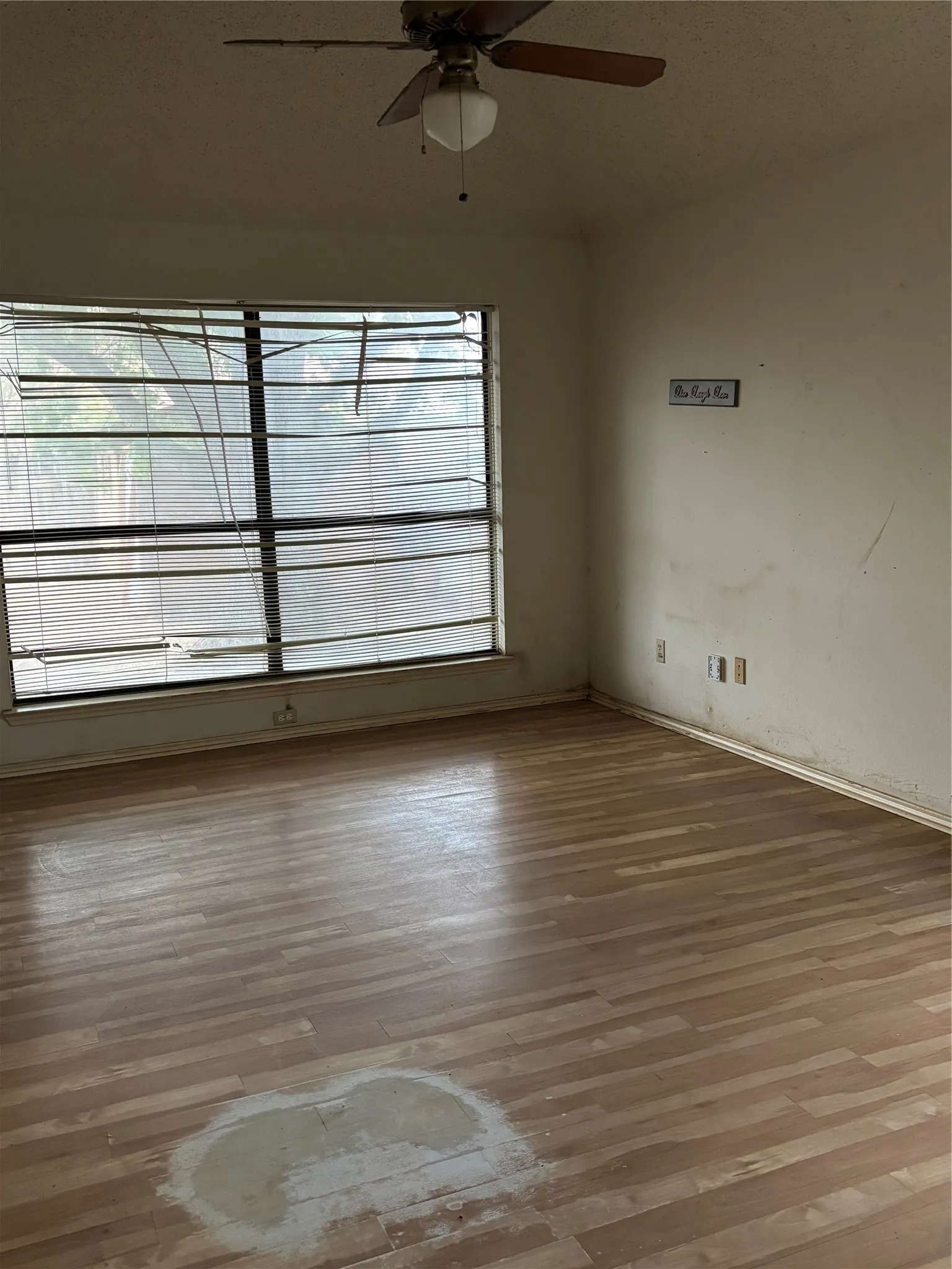 Single Family Residence For Sale in Dallas County , 2524 Heatherdale Drive, Mesquite, Texas 75150, 3 Bedroom, 3 Bathroom, 2 Garage spaces, 2,142 Sqft, built in 1987, mls#21400221, Real Estate Agent in Mesquite, Homes For Sale in Dallas county, Homes For Sale in Mesquite, Realtor in Mesquite Texas, Real Estate Brokerage Independent Realty Texas, Luminita Cordes Realtor