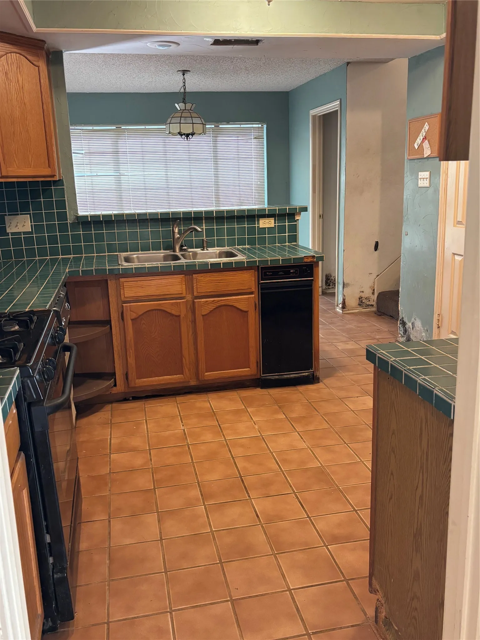 Single Family Residence For Sale in Dallas County , 2524 Heatherdale Drive, Mesquite, Texas 75150, 3 Bedroom, 3 Bathroom, 2 Garage spaces, 2,142 Sqft, built in 1987, mls#21400221, Real Estate Agent in Mesquite, Homes For Sale in Dallas county, Homes For Sale in Mesquite, Realtor in Mesquite Texas, Real Estate Brokerage Independent Realty Texas, Luminita Cordes Realtor