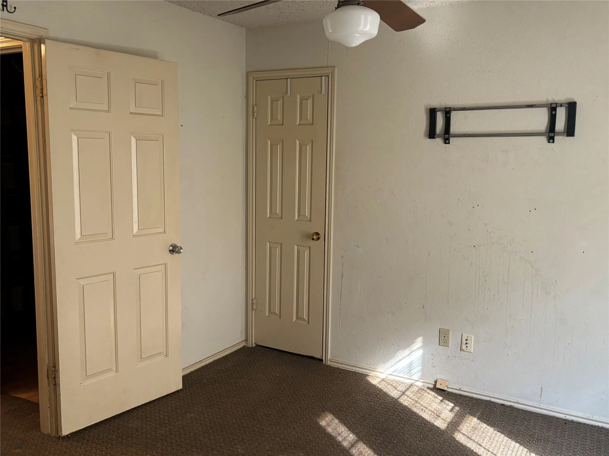 Single Family Residence For Sale in Dallas County , 2524 Heatherdale Drive, Mesquite, Texas 75150, 3 Bedroom, 3 Bathroom, 2 Garage spaces, 2,142 Sqft, built in 1987, mls#21400221, Real Estate Agent in Mesquite, Homes For Sale in Dallas county, Homes For Sale in Mesquite, Realtor in Mesquite Texas, Real Estate Brokerage Independent Realty Texas, Luminita Cordes Realtor