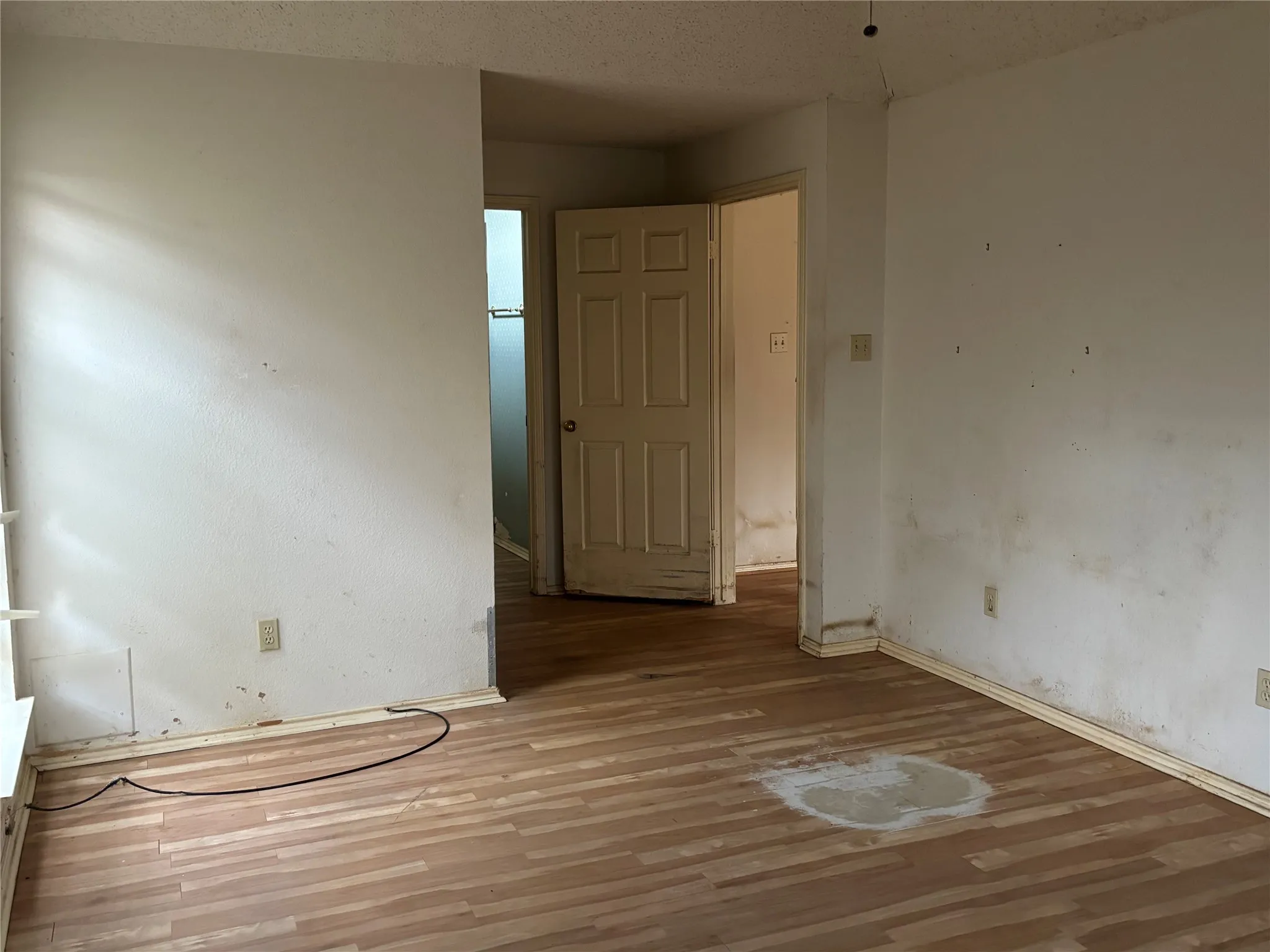 Single Family Residence For Sale in Dallas County , 2524 Heatherdale Drive, Mesquite, Texas 75150, 3 Bedroom, 3 Bathroom, 2 Garage spaces, 2,142 Sqft, built in 1987, mls#21400221, Real Estate Agent in Mesquite, Homes For Sale in Dallas county, Homes For Sale in Mesquite, Realtor in Mesquite Texas, Real Estate Brokerage Independent Realty Texas, Luminita Cordes Realtor
