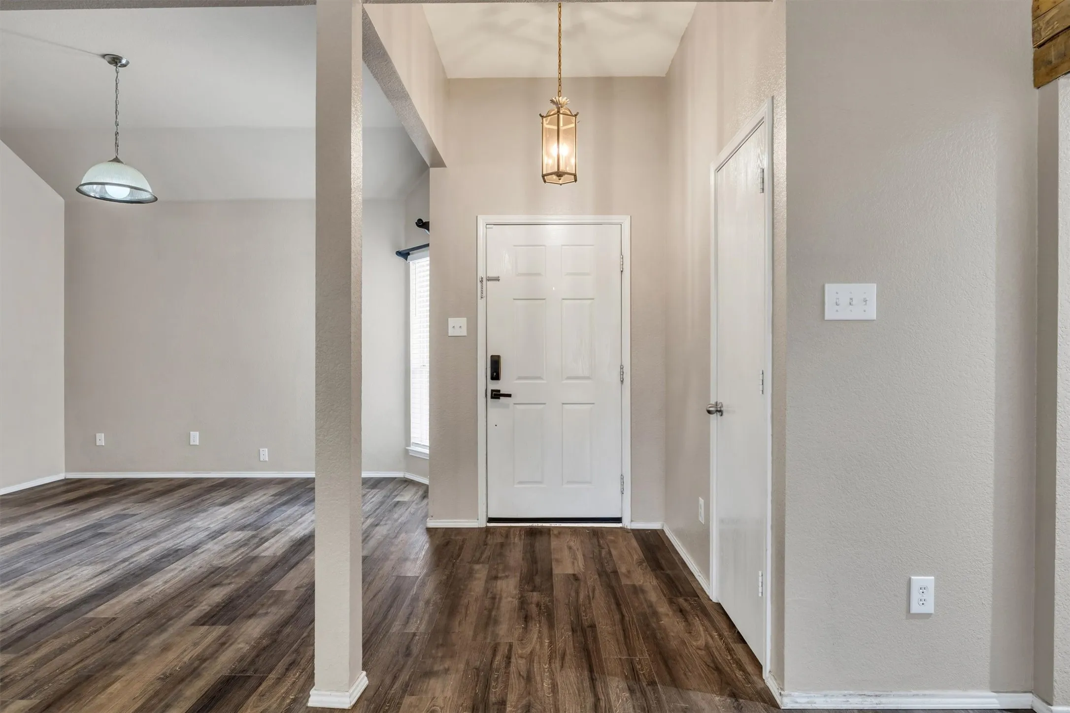 Single Family Residence For Sale in Ellis County , 419 River Oaks Boulevard, Waxahachie, Texas 75165, 3 Bedroom, 2 Bathroom, 2 Garage spaces, 1,903 Sqft, built in 2003, mls#21397337, Real Estate Agent in Waxahachie, Homes For Sale in Ellis county, Homes For Sale in Waxahachie, Realtor in Waxahachie Texas, Real Estate Brokerage Independent Realty Texas, Luminita Cordes Realtor