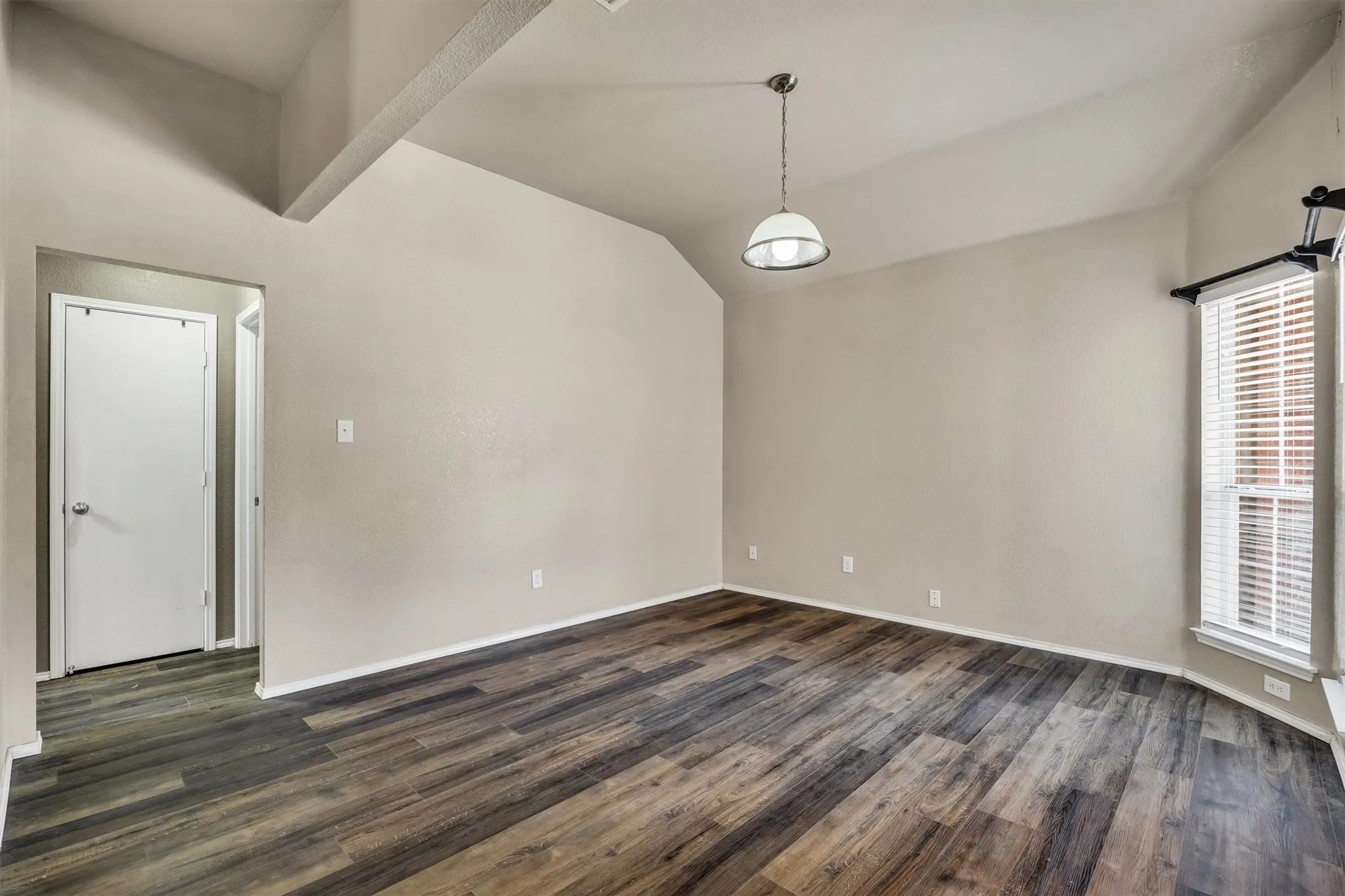 Single Family Residence For Sale in Ellis County , 419 River Oaks Boulevard, Waxahachie, Texas 75165, 3 Bedroom, 2 Bathroom, 2 Garage spaces, 1,903 Sqft, built in 2003, mls#21397337, Real Estate Agent in Waxahachie, Homes For Sale in Ellis county, Homes For Sale in Waxahachie, Realtor in Waxahachie Texas, Real Estate Brokerage Independent Realty Texas, Luminita Cordes Realtor