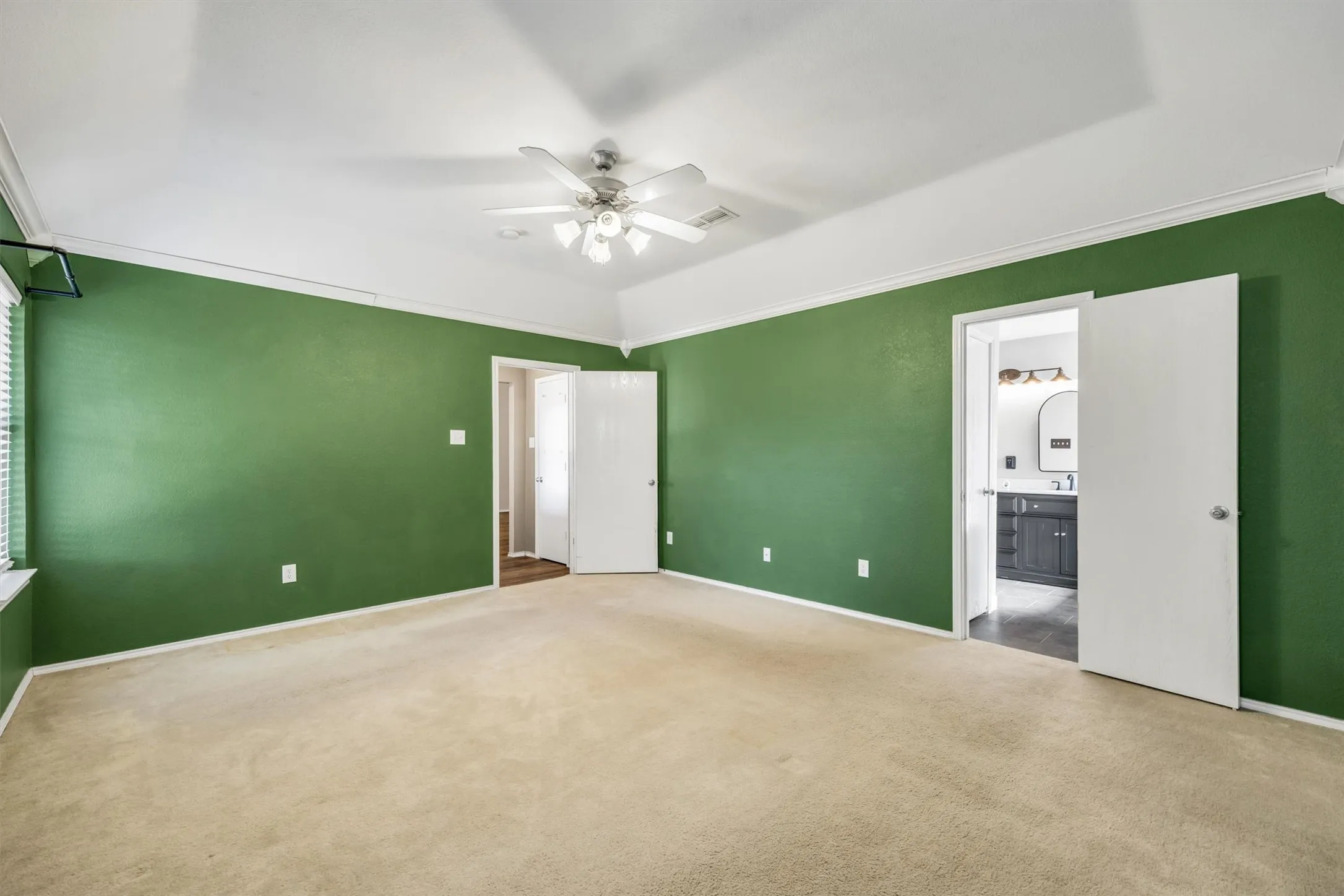 Single Family Residence For Sale in Ellis County , 419 River Oaks Boulevard, Waxahachie, Texas 75165, 3 Bedroom, 2 Bathroom, 2 Garage spaces, 1,903 Sqft, built in 2003, mls#21397337, Real Estate Agent in Waxahachie, Homes For Sale in Ellis county, Homes For Sale in Waxahachie, Realtor in Waxahachie Texas, Real Estate Brokerage Independent Realty Texas, Luminita Cordes Realtor
