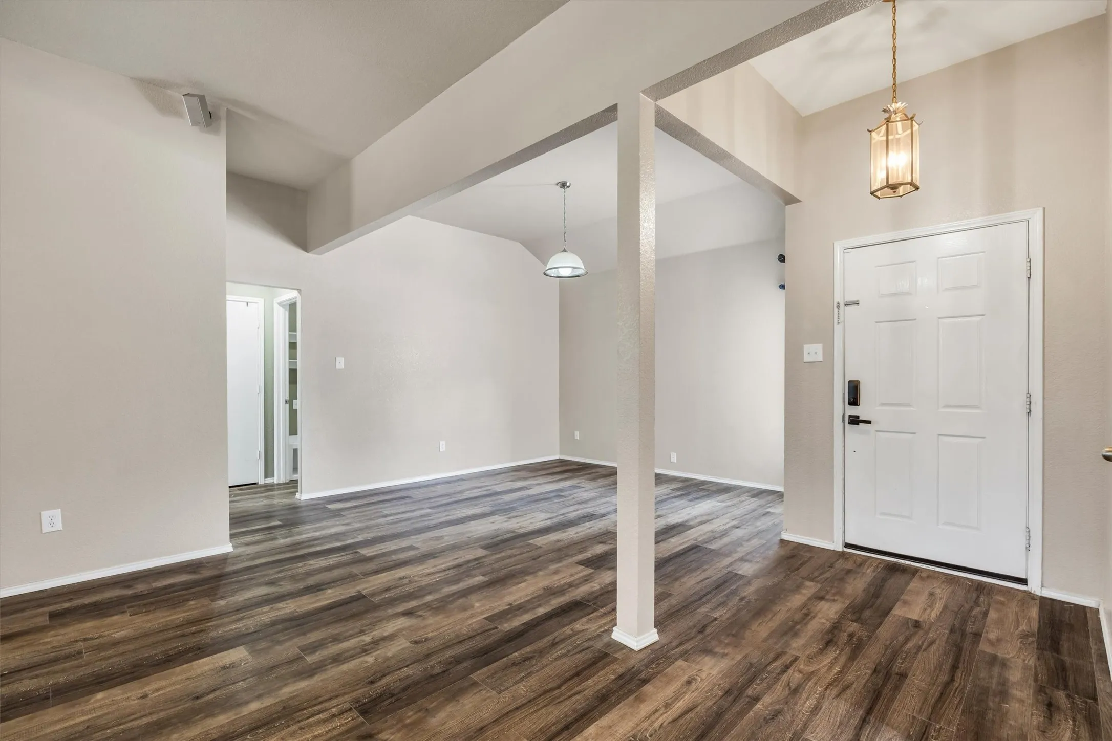 Single Family Residence For Sale in Ellis County , 419 River Oaks Boulevard, Waxahachie, Texas 75165, 3 Bedroom, 2 Bathroom, 2 Garage spaces, 1,903 Sqft, built in 2003, mls#21397337, Real Estate Agent in Waxahachie, Homes For Sale in Ellis county, Homes For Sale in Waxahachie, Realtor in Waxahachie Texas, Real Estate Brokerage Independent Realty Texas, Luminita Cordes Realtor