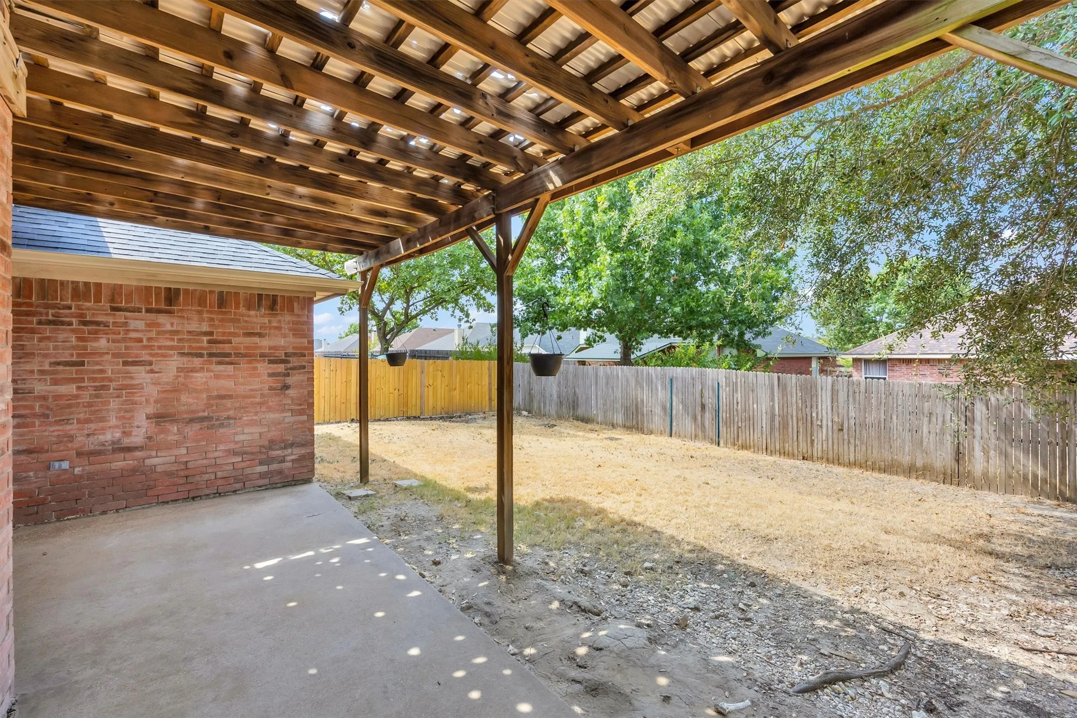 Single Family Residence For Sale in Ellis County , 419 River Oaks Boulevard, Waxahachie, Texas 75165, 3 Bedroom, 2 Bathroom, 2 Garage spaces, 1,903 Sqft, built in 2003, mls#21397337, Real Estate Agent in Waxahachie, Homes For Sale in Ellis county, Homes For Sale in Waxahachie, Realtor in Waxahachie Texas, Real Estate Brokerage Independent Realty Texas, Luminita Cordes Realtor
