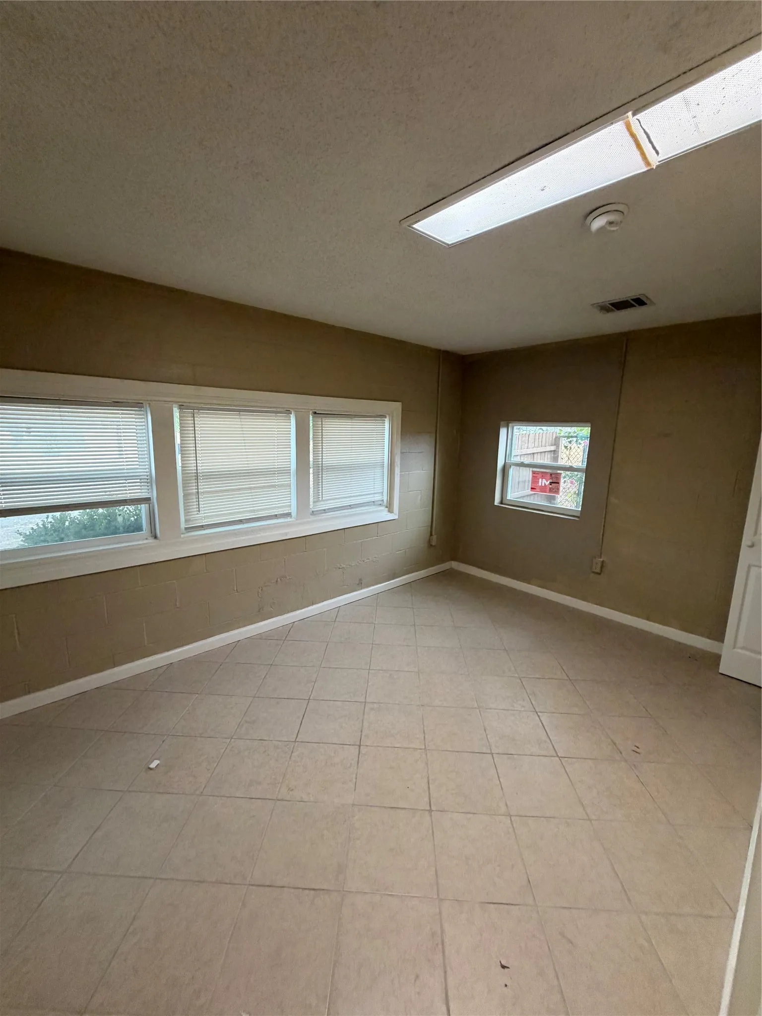 Single Family Residence For Rent in Dallas County , 3727 Jackson Street, Irving, Texas 75061, 2 Bedroom, 1 Bathroom, Garage spaces, 1,648 Sqft, built in 1963, mls#21400214, Real Estate Agent in Irving, Homes For Rent in Dallas county, Homes For Rent in Irving, Realtor in Irving Texas, Real Estate Brokerage Independent Realty Texas, Luminita Cordes Realtor