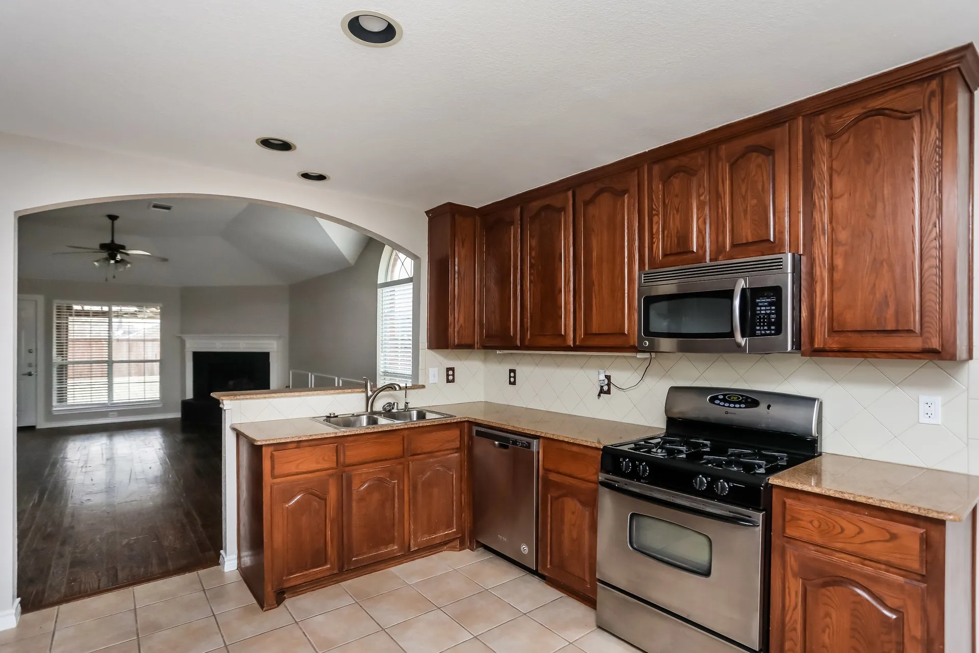Single Family Residence For Rent in Kaufman County , 1521 Vista Ridge Drive, Forney, Texas 75126, 3 Bedroom, 2 Bathroom, 2 Garage spaces, 1,664 Sqft, built in 2005, mls#21400227, Real Estate Agent in Forney, Homes For Rent in Kaufman county, Homes For Rent in Forney, Realtor in Forney Texas, Real Estate Brokerage Independent Realty Texas, Luminita Cordes Realtor