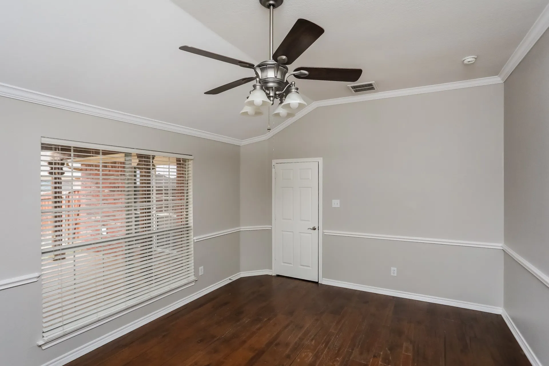 Single Family Residence For Rent in Kaufman County , 1521 Vista Ridge Drive, Forney, Texas 75126, 3 Bedroom, 2 Bathroom, 2 Garage spaces, 1,664 Sqft, built in 2005, mls#21400227, Real Estate Agent in Forney, Homes For Rent in Kaufman county, Homes For Rent in Forney, Realtor in Forney Texas, Real Estate Brokerage Independent Realty Texas, Luminita Cordes Realtor