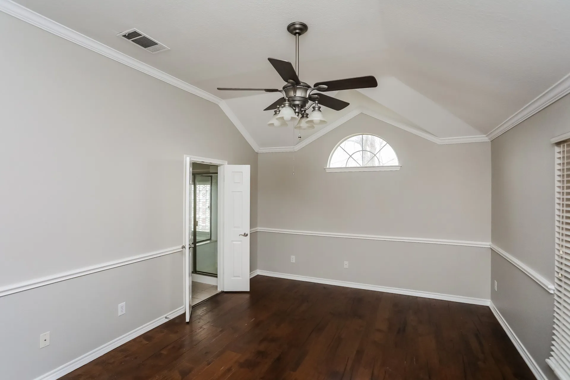 Single Family Residence For Rent in Kaufman County , 1521 Vista Ridge Drive, Forney, Texas 75126, 3 Bedroom, 2 Bathroom, 2 Garage spaces, 1,664 Sqft, built in 2005, mls#21400227, Real Estate Agent in Forney, Homes For Rent in Kaufman county, Homes For Rent in Forney, Realtor in Forney Texas, Real Estate Brokerage Independent Realty Texas, Luminita Cordes Realtor