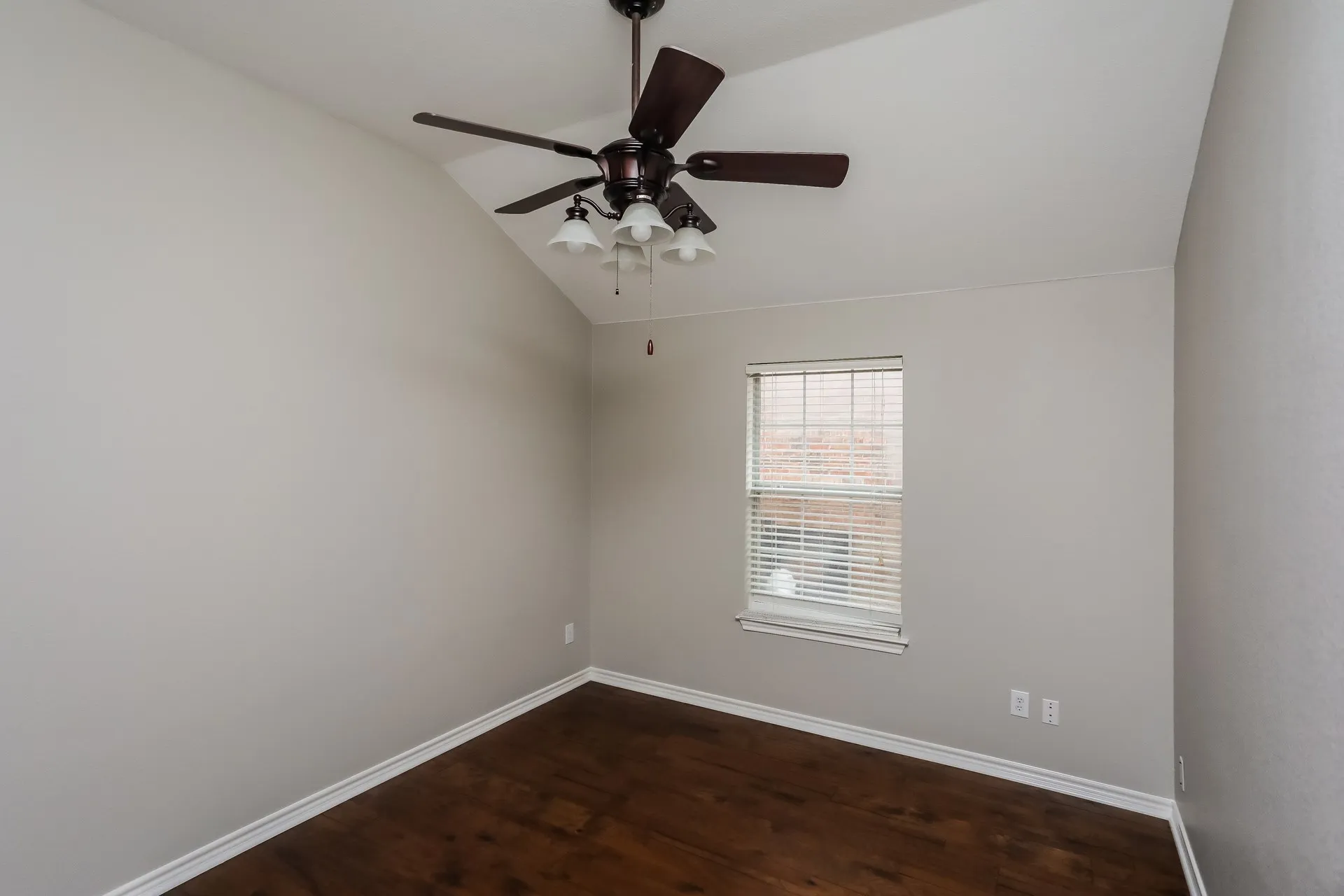 Single Family Residence For Rent in Kaufman County , 1521 Vista Ridge Drive, Forney, Texas 75126, 3 Bedroom, 2 Bathroom, 2 Garage spaces, 1,664 Sqft, built in 2005, mls#21400227, Real Estate Agent in Forney, Homes For Rent in Kaufman county, Homes For Rent in Forney, Realtor in Forney Texas, Real Estate Brokerage Independent Realty Texas, Luminita Cordes Realtor