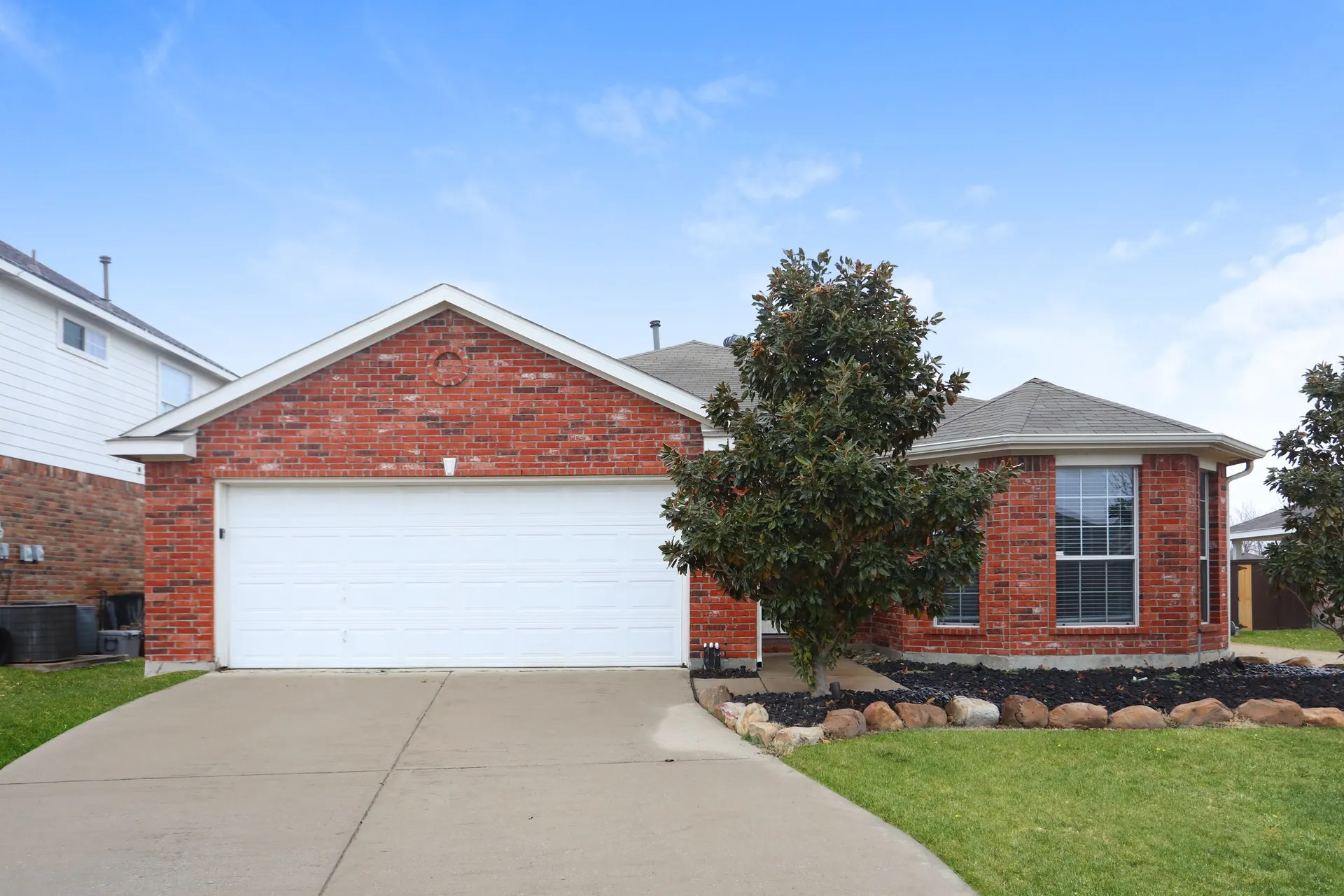 Single Family Residence For Rent in Kaufman County , 1521 Vista Ridge Drive, Forney, Texas 75126, 3 Bedroom, 2 Bathroom, 2 Garage spaces, 1,664 Sqft, built in 2005, mls#21400227, Real Estate Agent in Forney, Homes For Rent in Kaufman county, Homes For Rent in Forney, Realtor in Forney Texas, Real Estate Brokerage Independent Realty Texas, Luminita Cordes Realtor