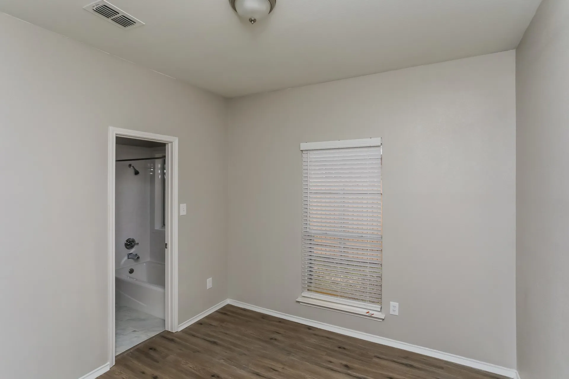 Single Family Residence For Rent in Kaufman County , 1521 Vista Ridge Drive, Forney, Texas 75126, 3 Bedroom, 2 Bathroom, 2 Garage spaces, 1,664 Sqft, built in 2005, mls#21400227, Real Estate Agent in Forney, Homes For Rent in Kaufman county, Homes For Rent in Forney, Realtor in Forney Texas, Real Estate Brokerage Independent Realty Texas, Luminita Cordes Realtor