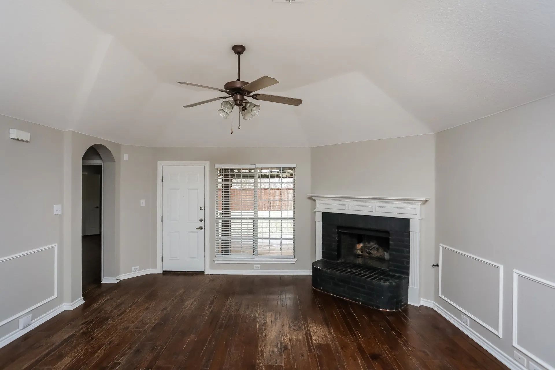 Single Family Residence For Rent in Kaufman County , 1521 Vista Ridge Drive, Forney, Texas 75126, 3 Bedroom, 2 Bathroom, 2 Garage spaces, 1,664 Sqft, built in 2005, mls#21400227, Real Estate Agent in Forney, Homes For Rent in Kaufman county, Homes For Rent in Forney, Realtor in Forney Texas, Real Estate Brokerage Independent Realty Texas, Luminita Cordes Realtor