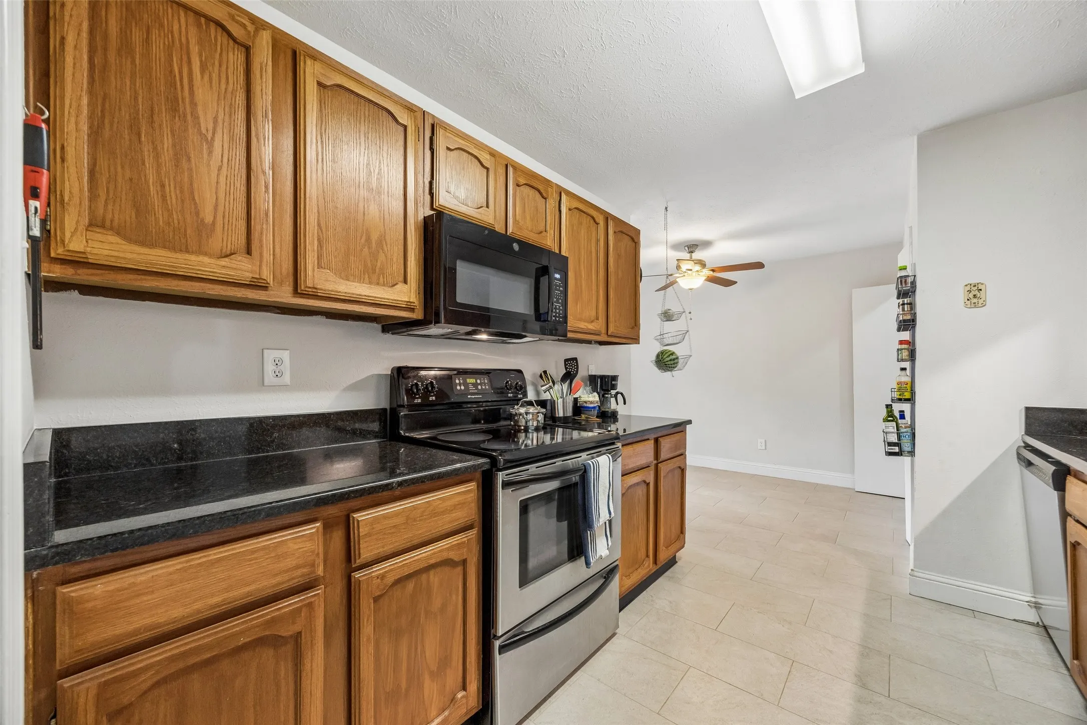 Single Family Residence For Sale in Tarrant County , 2312 Havenwood Drive, Arlington, Texas 76018, 3 Bedroom, 2 Bathroom, 2 Garage spaces, 1,572 Sqft, built in 1985, mls#21398190, Real Estate Agent in Arlington, Homes For Sale in Tarrant county, Homes For Sale in Arlington, Realtor in Arlington Texas, Real Estate Brokerage Independent Realty Texas, Luminita Cordes Realtor