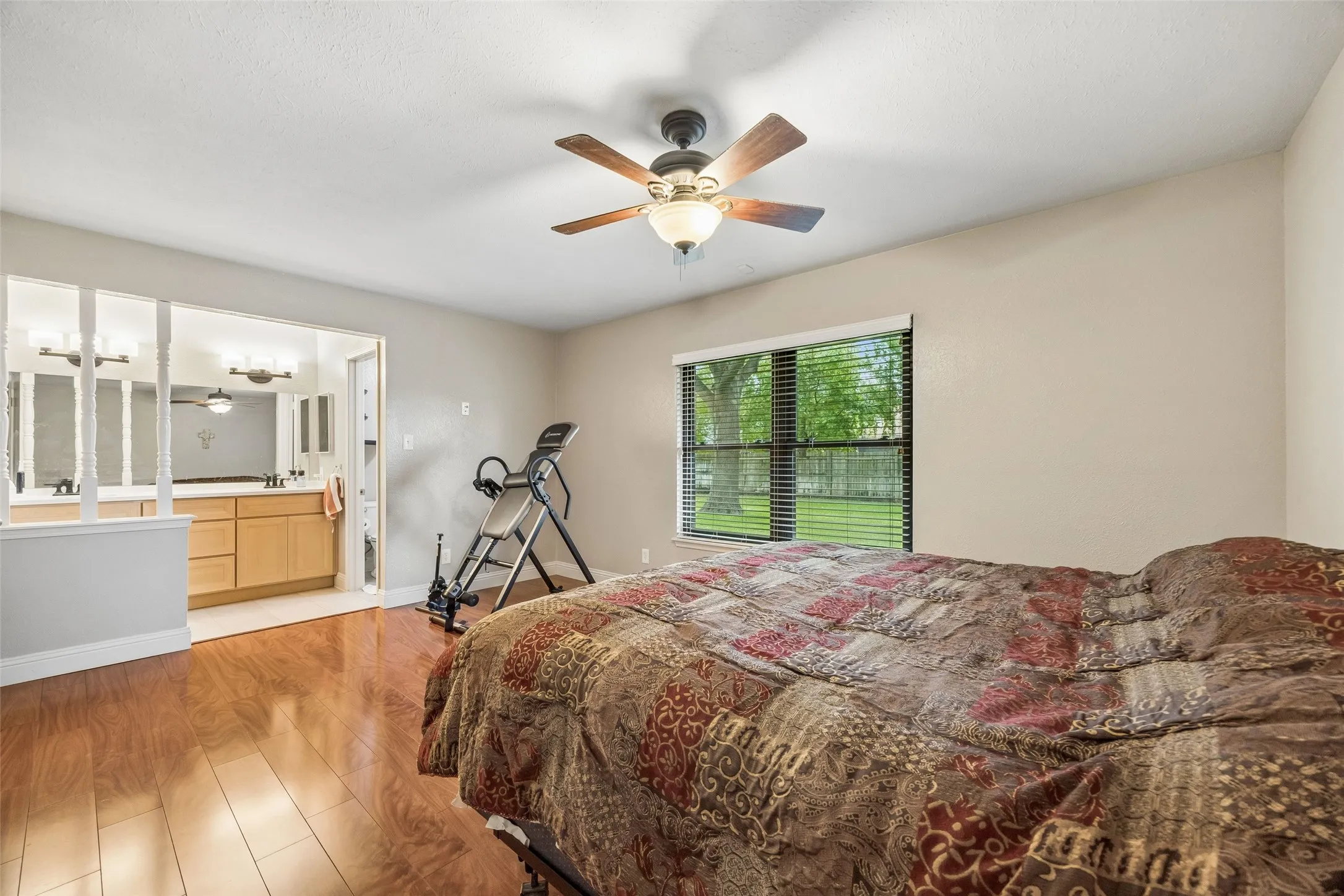 Single Family Residence For Sale in Tarrant County , 2312 Havenwood Drive, Arlington, Texas 76018, 3 Bedroom, 2 Bathroom, 2 Garage spaces, 1,572 Sqft, built in 1985, mls#21398190, Real Estate Agent in Arlington, Homes For Sale in Tarrant county, Homes For Sale in Arlington, Realtor in Arlington Texas, Real Estate Brokerage Independent Realty Texas, Luminita Cordes Realtor