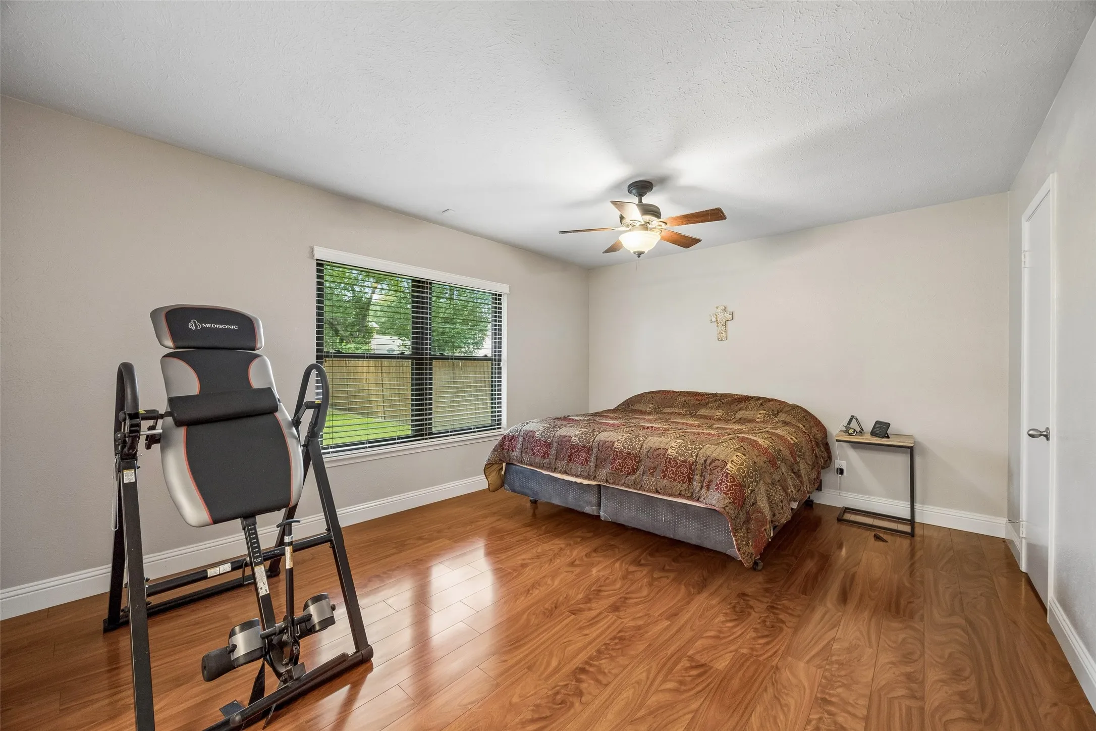 Single Family Residence For Sale in Tarrant County , 2312 Havenwood Drive, Arlington, Texas 76018, 3 Bedroom, 2 Bathroom, 2 Garage spaces, 1,572 Sqft, built in 1985, mls#21398190, Real Estate Agent in Arlington, Homes For Sale in Tarrant county, Homes For Sale in Arlington, Realtor in Arlington Texas, Real Estate Brokerage Independent Realty Texas, Luminita Cordes Realtor