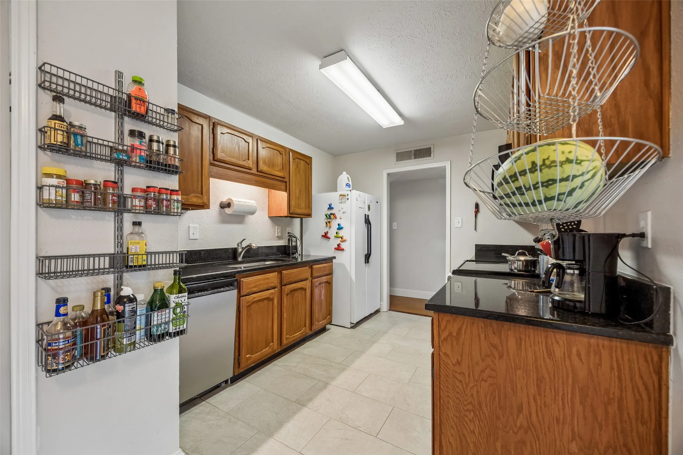 Single Family Residence For Sale in Tarrant County , 2312 Havenwood Drive, Arlington, Texas 76018, 3 Bedroom, 2 Bathroom, 2 Garage spaces, 1,572 Sqft, built in 1985, mls#21398190, Real Estate Agent in Arlington, Homes For Sale in Tarrant county, Homes For Sale in Arlington, Realtor in Arlington Texas, Real Estate Brokerage Independent Realty Texas, Luminita Cordes Realtor