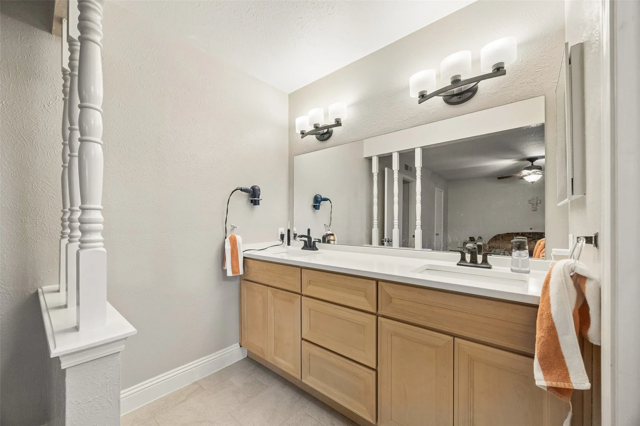 Single Family Residence For Sale in Tarrant County , 2312 Havenwood Drive, Arlington, Texas 76018, 3 Bedroom, 2 Bathroom, 2 Garage spaces, 1,572 Sqft, built in 1985, mls#21398190, Real Estate Agent in Arlington, Homes For Sale in Tarrant county, Homes For Sale in Arlington, Realtor in Arlington Texas, Real Estate Brokerage Independent Realty Texas, Luminita Cordes Realtor
