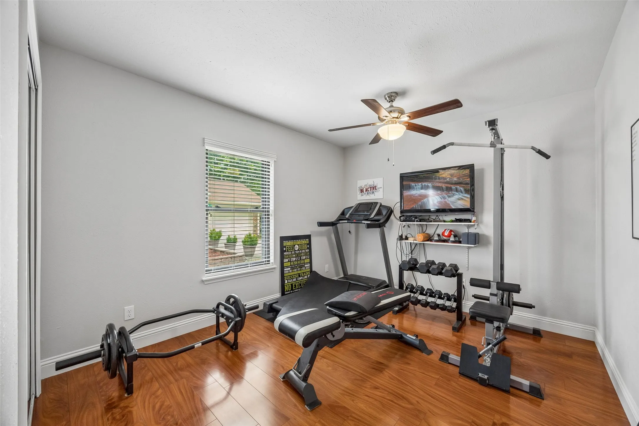 Single Family Residence For Sale in Tarrant County , 2312 Havenwood Drive, Arlington, Texas 76018, 3 Bedroom, 2 Bathroom, 2 Garage spaces, 1,572 Sqft, built in 1985, mls#21398190, Real Estate Agent in Arlington, Homes For Sale in Tarrant county, Homes For Sale in Arlington, Realtor in Arlington Texas, Real Estate Brokerage Independent Realty Texas, Luminita Cordes Realtor
