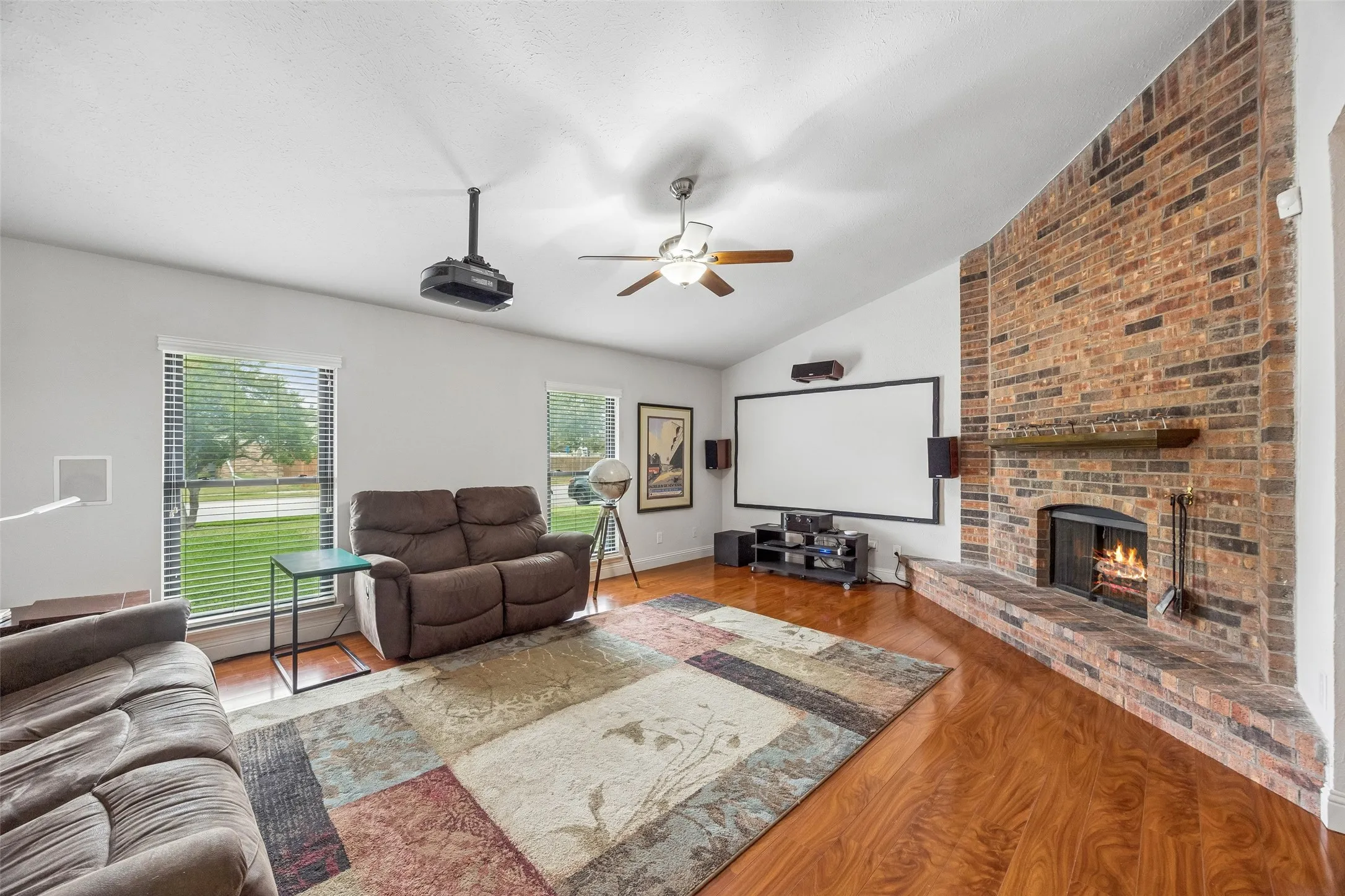 Single Family Residence For Sale in Tarrant County , 2312 Havenwood Drive, Arlington, Texas 76018, 3 Bedroom, 2 Bathroom, 2 Garage spaces, 1,572 Sqft, built in 1985, mls#21398190, Real Estate Agent in Arlington, Homes For Sale in Tarrant county, Homes For Sale in Arlington, Realtor in Arlington Texas, Real Estate Brokerage Independent Realty Texas, Luminita Cordes Realtor