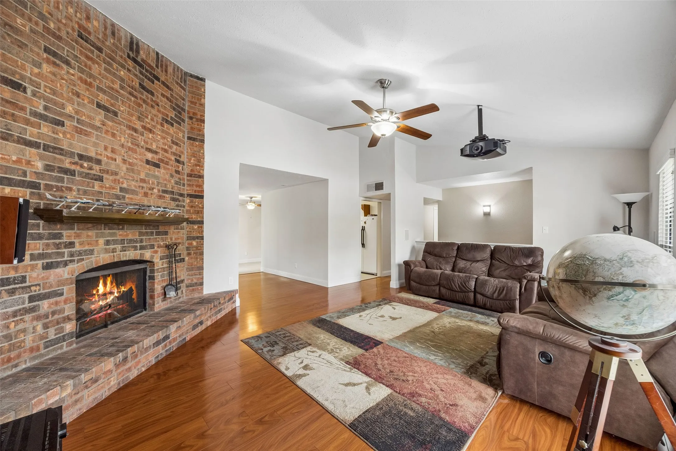 Single Family Residence For Sale in Tarrant County , 2312 Havenwood Drive, Arlington, Texas 76018, 3 Bedroom, 2 Bathroom, 2 Garage spaces, 1,572 Sqft, built in 1985, mls#21398190, Real Estate Agent in Arlington, Homes For Sale in Tarrant county, Homes For Sale in Arlington, Realtor in Arlington Texas, Real Estate Brokerage Independent Realty Texas, Luminita Cordes Realtor