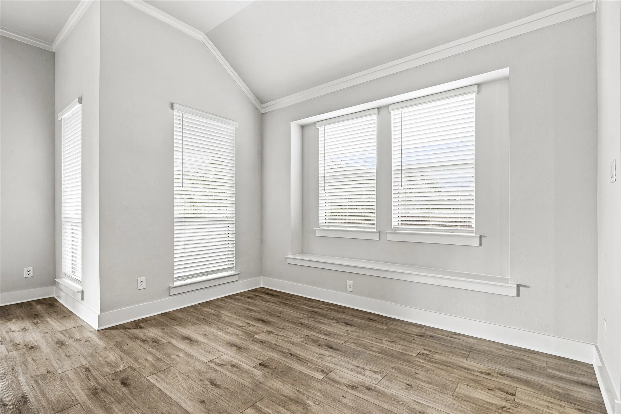 Single Family Residence For Sale in Dallas County , 1719 Newport Lane, Cedar Hill, Texas 75104, 4 Bedroom, 3 Bathroom, 3 Garage spaces, 2,153 Sqft, built in 2024, mls#21394223, Real Estate Agent in Cedar Hill, Homes For Sale in Dallas county, Homes For Sale in Cedar Hill, Realtor in Cedar Hill Texas, Real Estate Brokerage Independent Realty Texas, Luminita Cordes Realtor