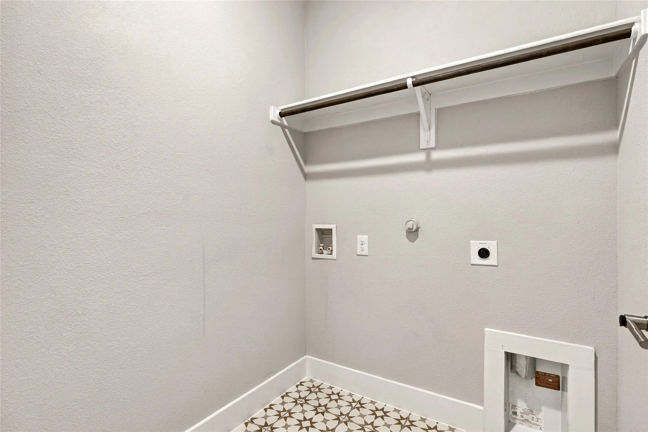 Single Family Residence For Sale in Dallas County , 1719 Newport Lane, Cedar Hill, Texas 75104, 4 Bedroom, 3 Bathroom, 3 Garage spaces, 2,153 Sqft, built in 2024, mls#21394223, Real Estate Agent in Cedar Hill, Homes For Sale in Dallas county, Homes For Sale in Cedar Hill, Realtor in Cedar Hill Texas, Real Estate Brokerage Independent Realty Texas, Luminita Cordes Realtor