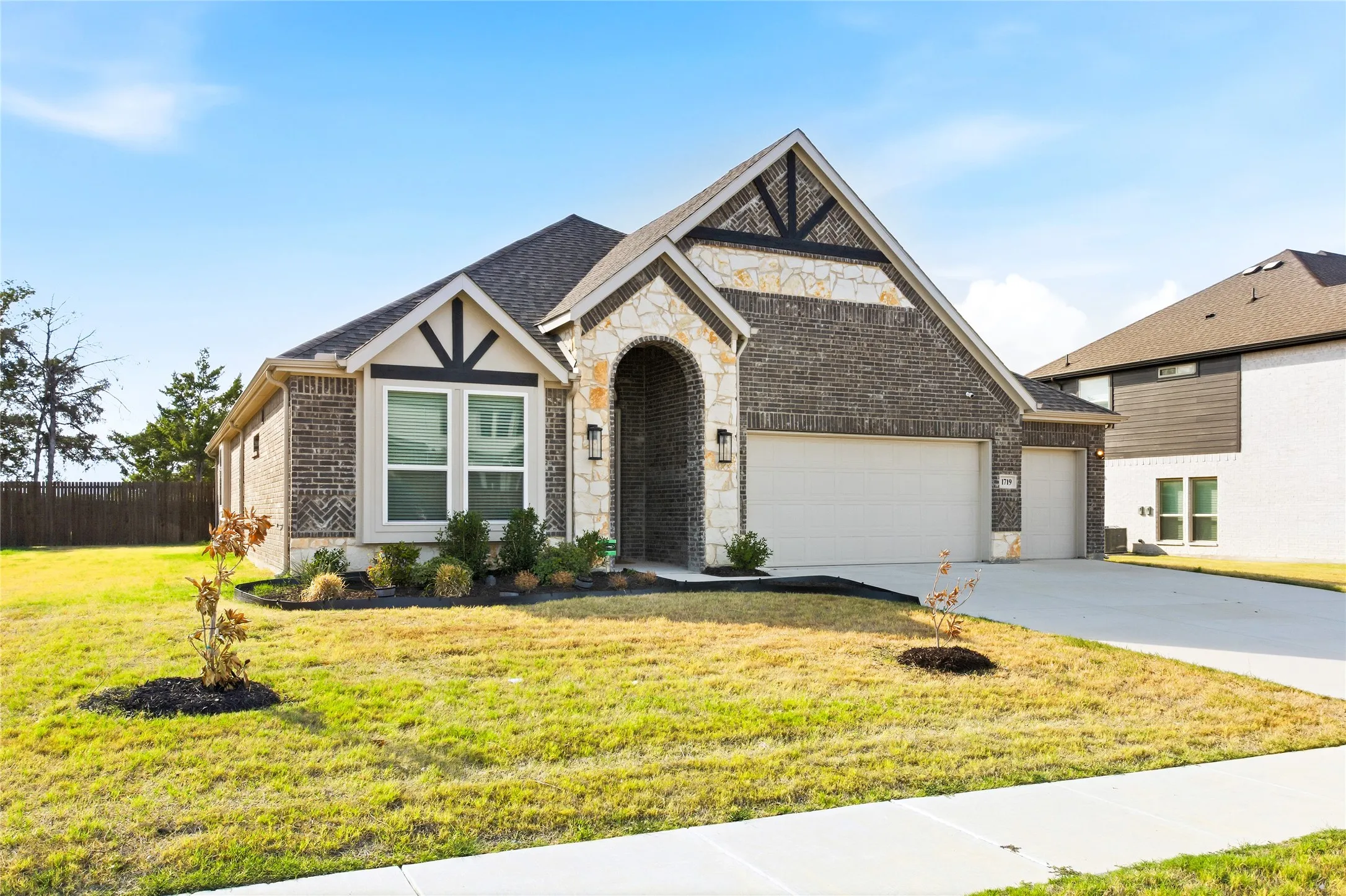 Single Family Residence For Sale in Dallas County , 1719 Newport Lane, Cedar Hill, Texas 75104, 4 Bedroom, 3 Bathroom, 3 Garage spaces, 2,153 Sqft, built in 2024, mls#21394223, Real Estate Agent in Cedar Hill, Homes For Sale in Dallas county, Homes For Sale in Cedar Hill, Realtor in Cedar Hill Texas, Real Estate Brokerage Independent Realty Texas, Luminita Cordes Realtor