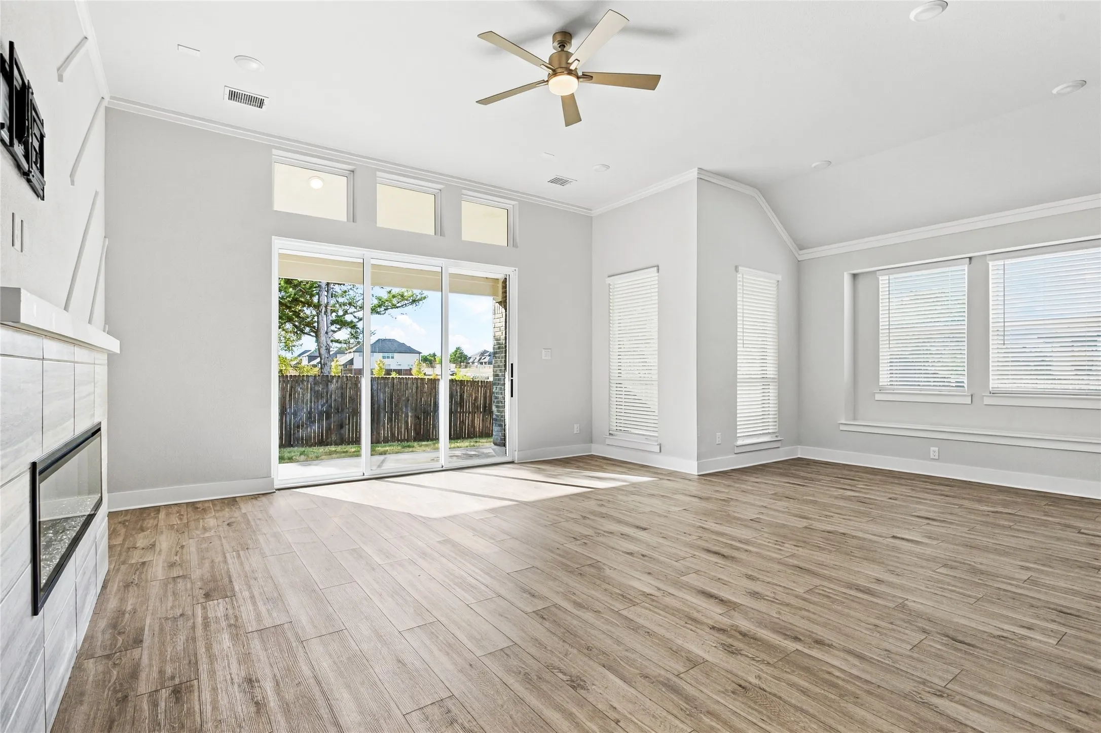 Single Family Residence For Sale in Dallas County , 1719 Newport Lane, Cedar Hill, Texas 75104, 4 Bedroom, 3 Bathroom, 3 Garage spaces, 2,153 Sqft, built in 2024, mls#21394223, Real Estate Agent in Cedar Hill, Homes For Sale in Dallas county, Homes For Sale in Cedar Hill, Realtor in Cedar Hill Texas, Real Estate Brokerage Independent Realty Texas, Luminita Cordes Realtor
