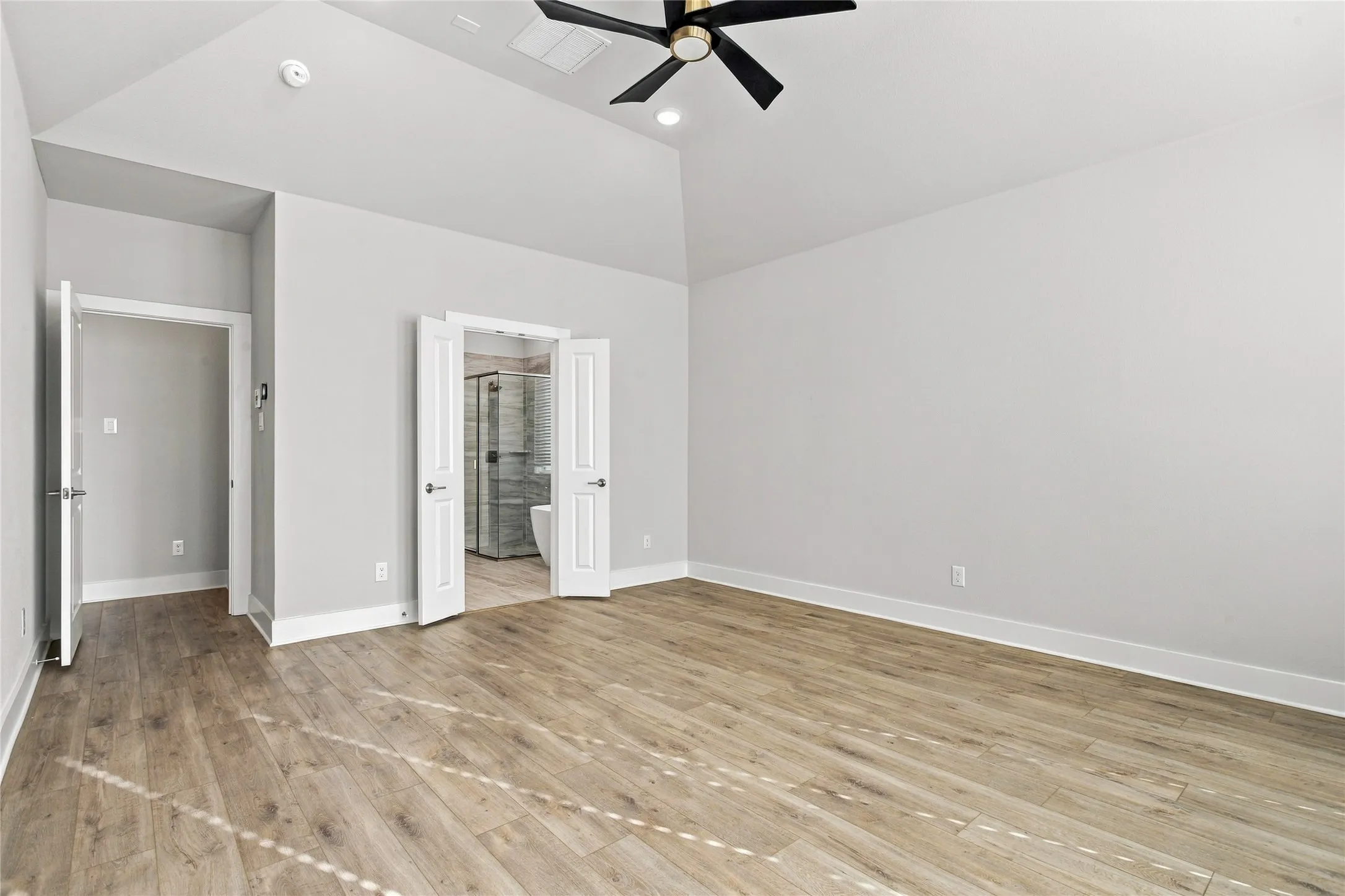 Single Family Residence For Sale in Dallas County , 1719 Newport Lane, Cedar Hill, Texas 75104, 4 Bedroom, 3 Bathroom, 3 Garage spaces, 2,153 Sqft, built in 2024, mls#21394223, Real Estate Agent in Cedar Hill, Homes For Sale in Dallas county, Homes For Sale in Cedar Hill, Realtor in Cedar Hill Texas, Real Estate Brokerage Independent Realty Texas, Luminita Cordes Realtor